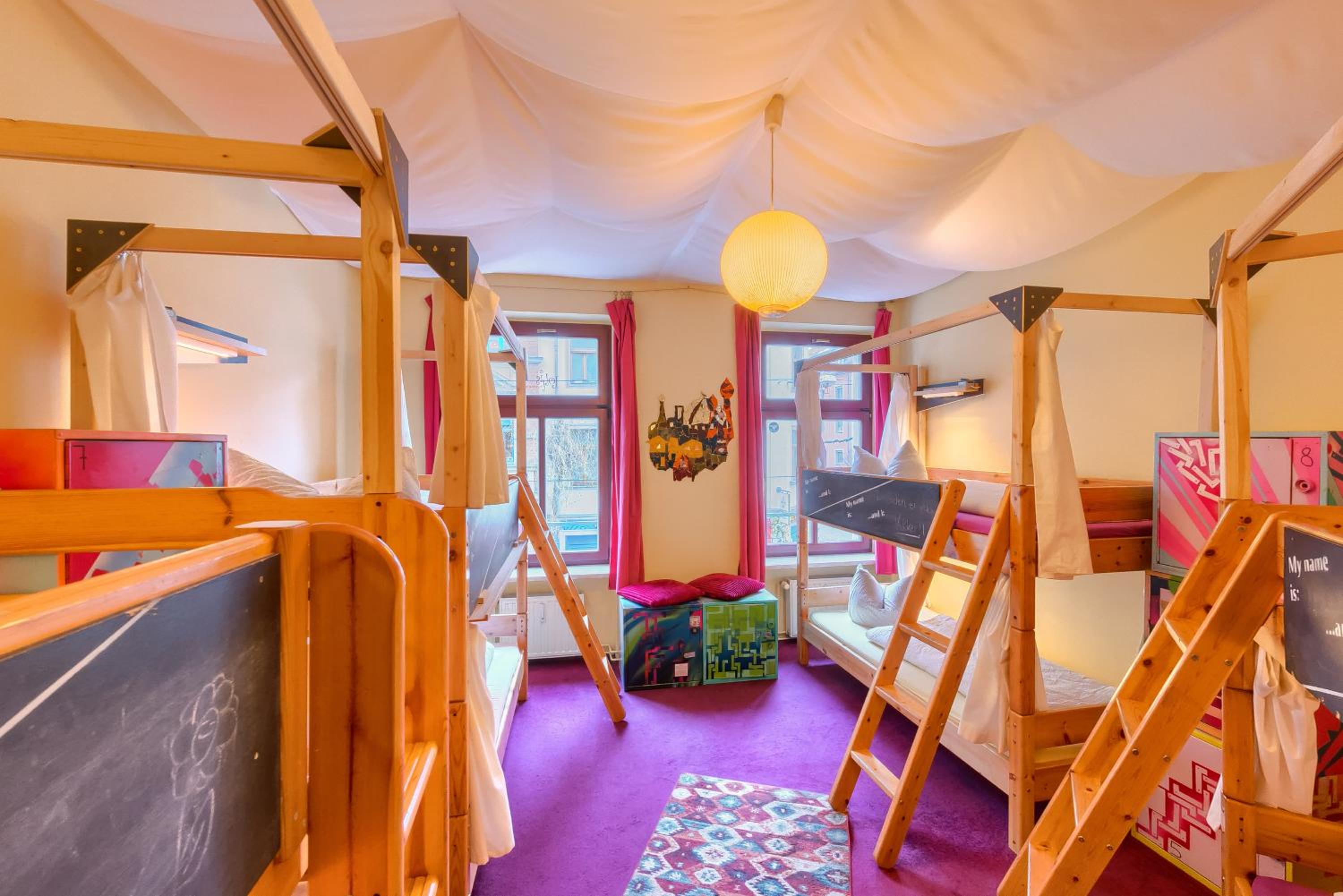 Bed in 8-Bed Dormitory Room photo 1