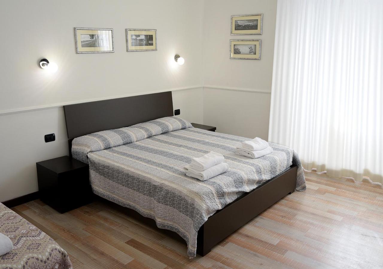 Deluxe Double Room with Extra Bed photo 3