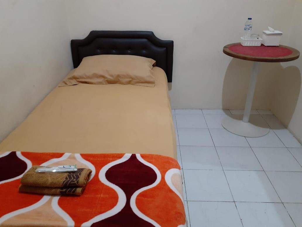 Twin Room with Private Bathroom - Photo 2