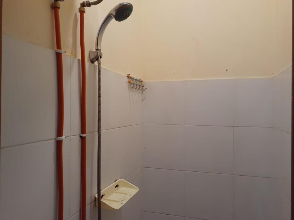 Twin Room with Private Bathroom - Photo 7