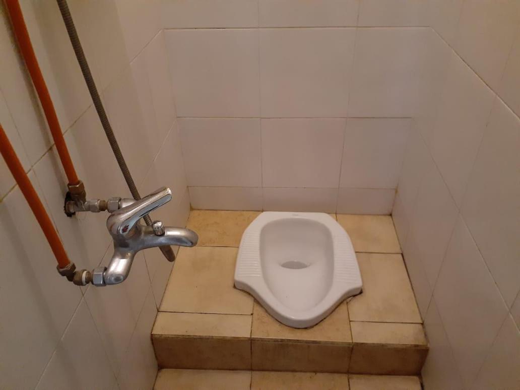 Twin Room with Private Bathroom - Photo 6