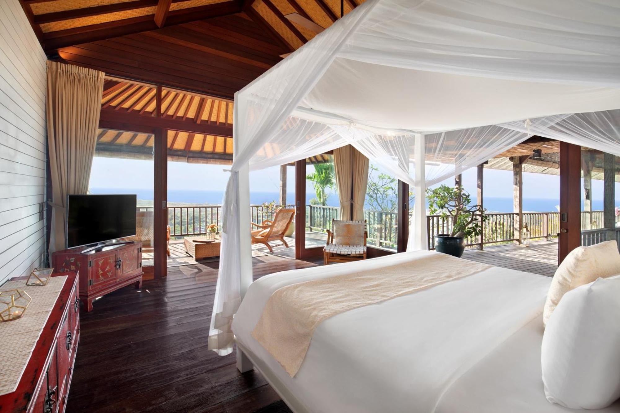 Raja Five-Bedroom Pool Villa with Ocean View photo 3