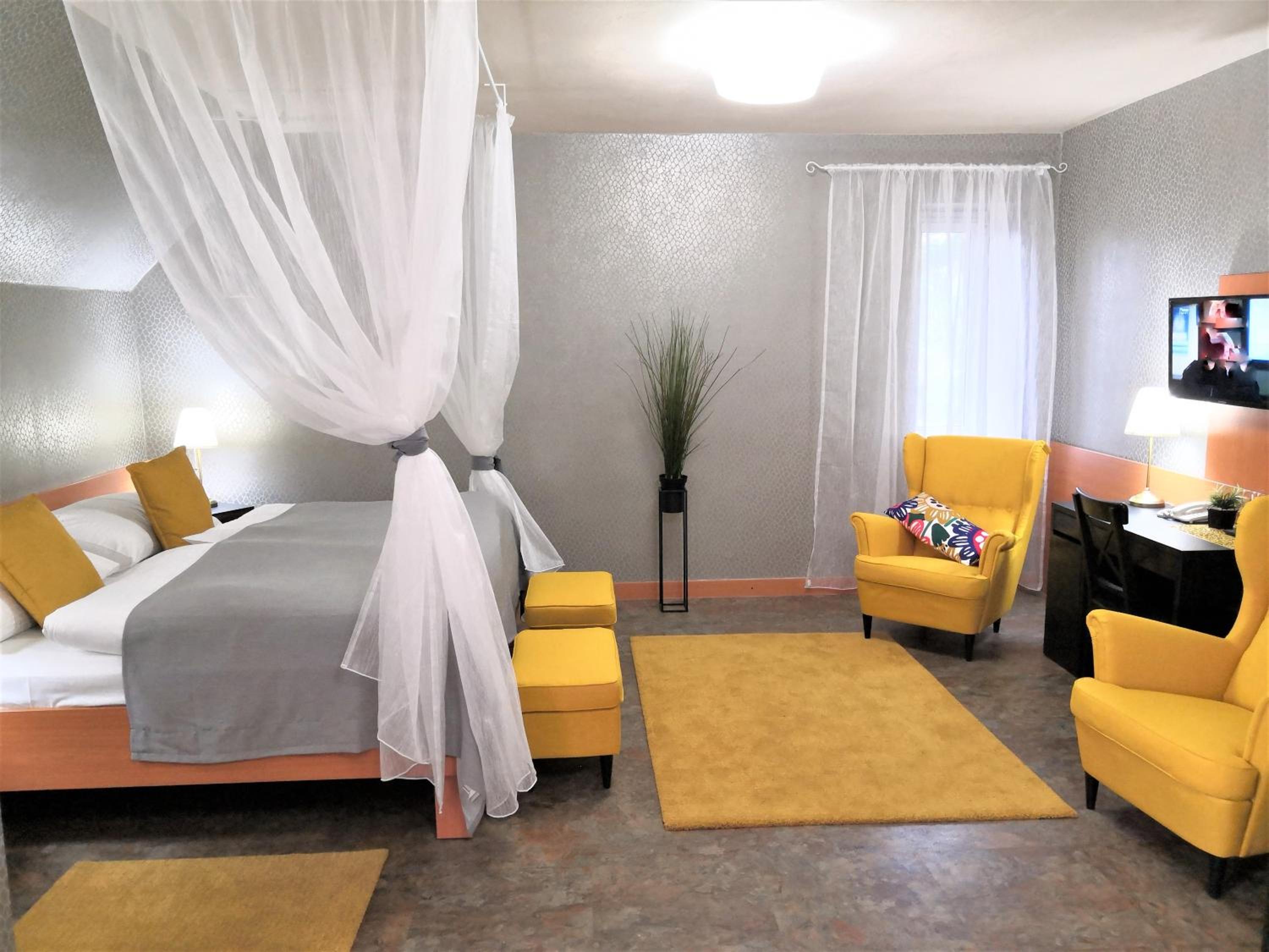 Suite - Photo 3