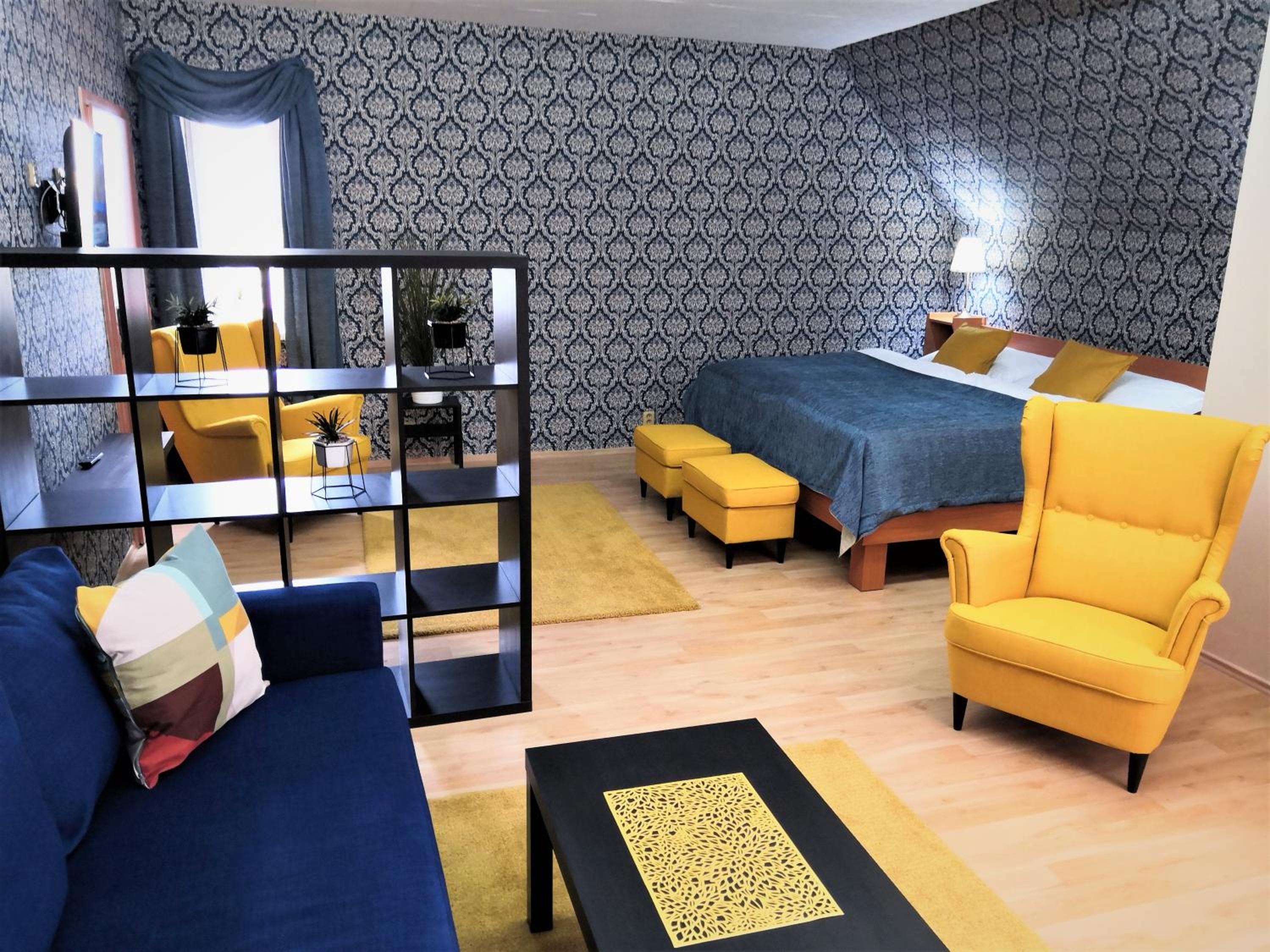 Suite - Photo 1