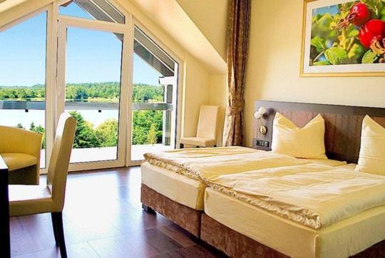 Double Room with Lake View - Photo 2