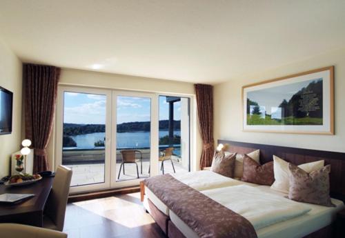 Double Room with Lake View - Photo 1