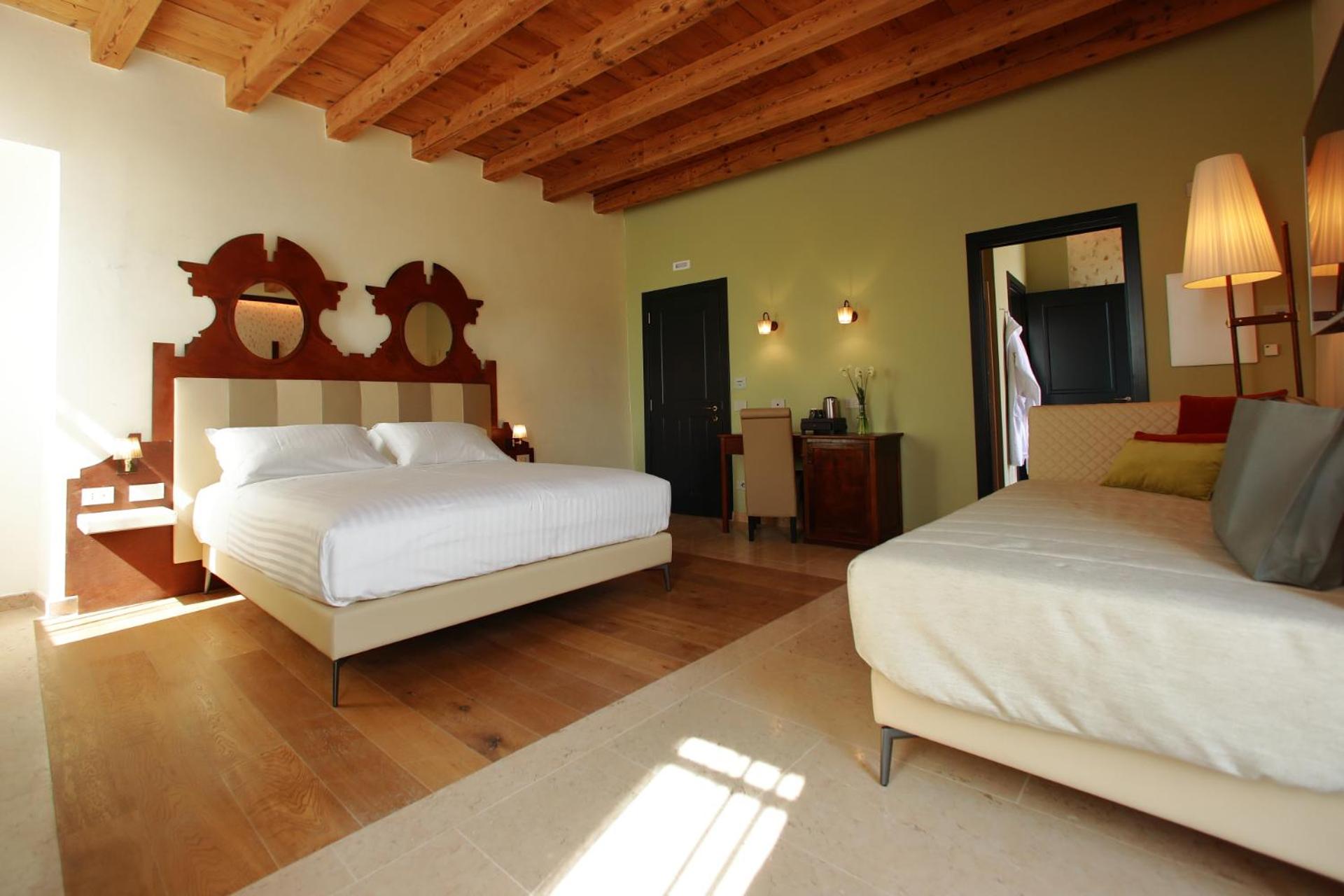 Suite with River View - Photo 3