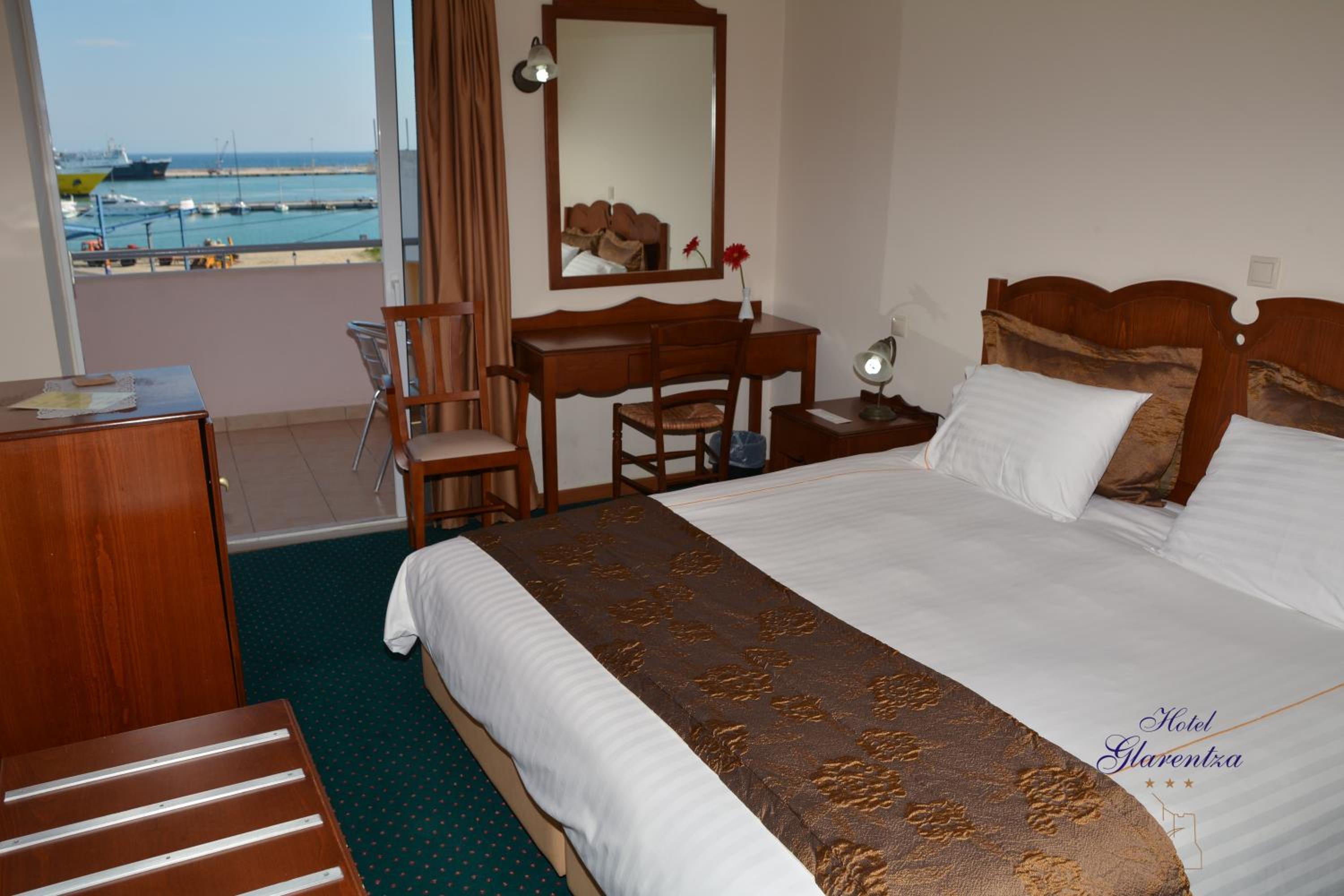 Double Room with Balcony and Sea View - Photo 6