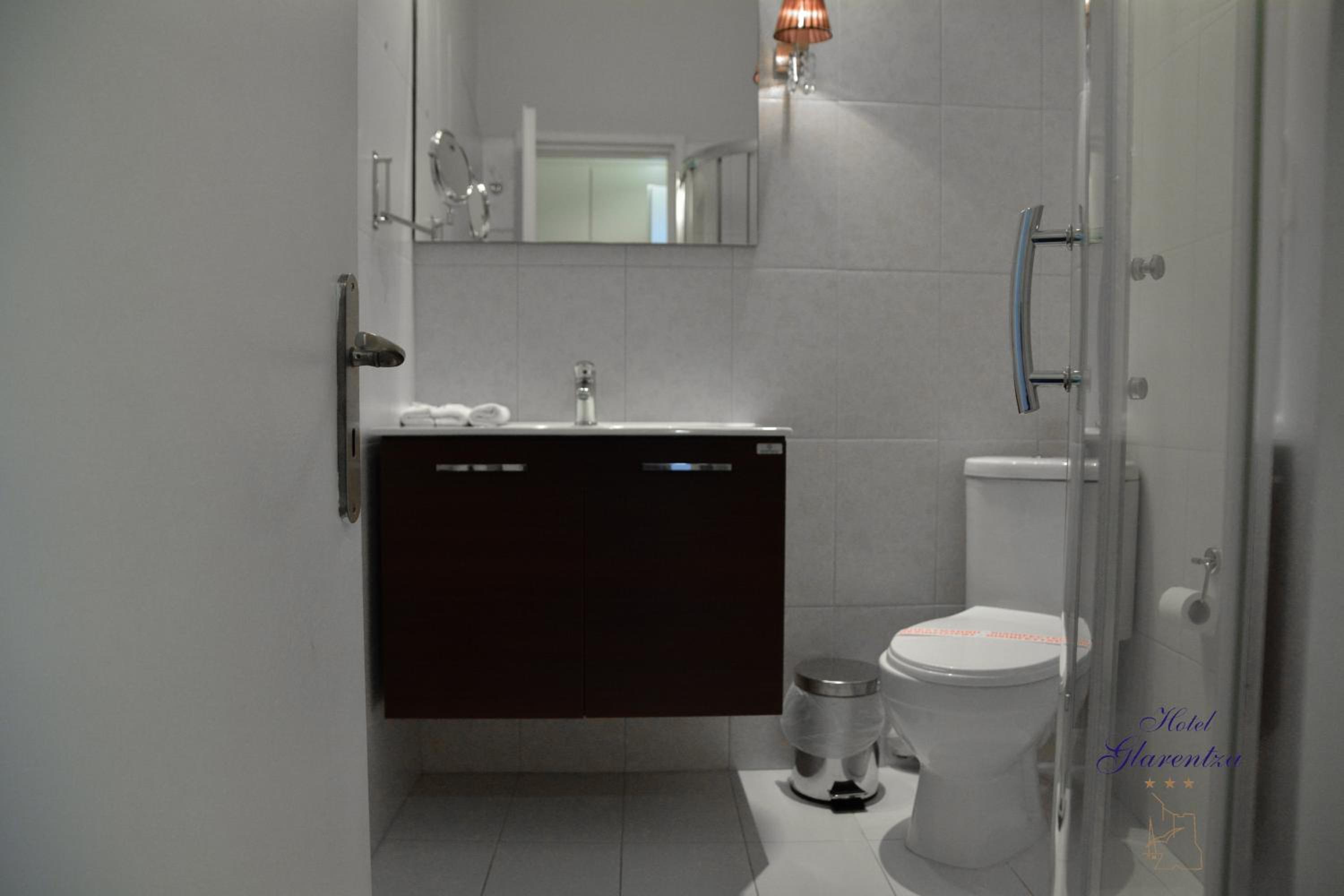 Double Room with Balcony and Sea View - Photo 4