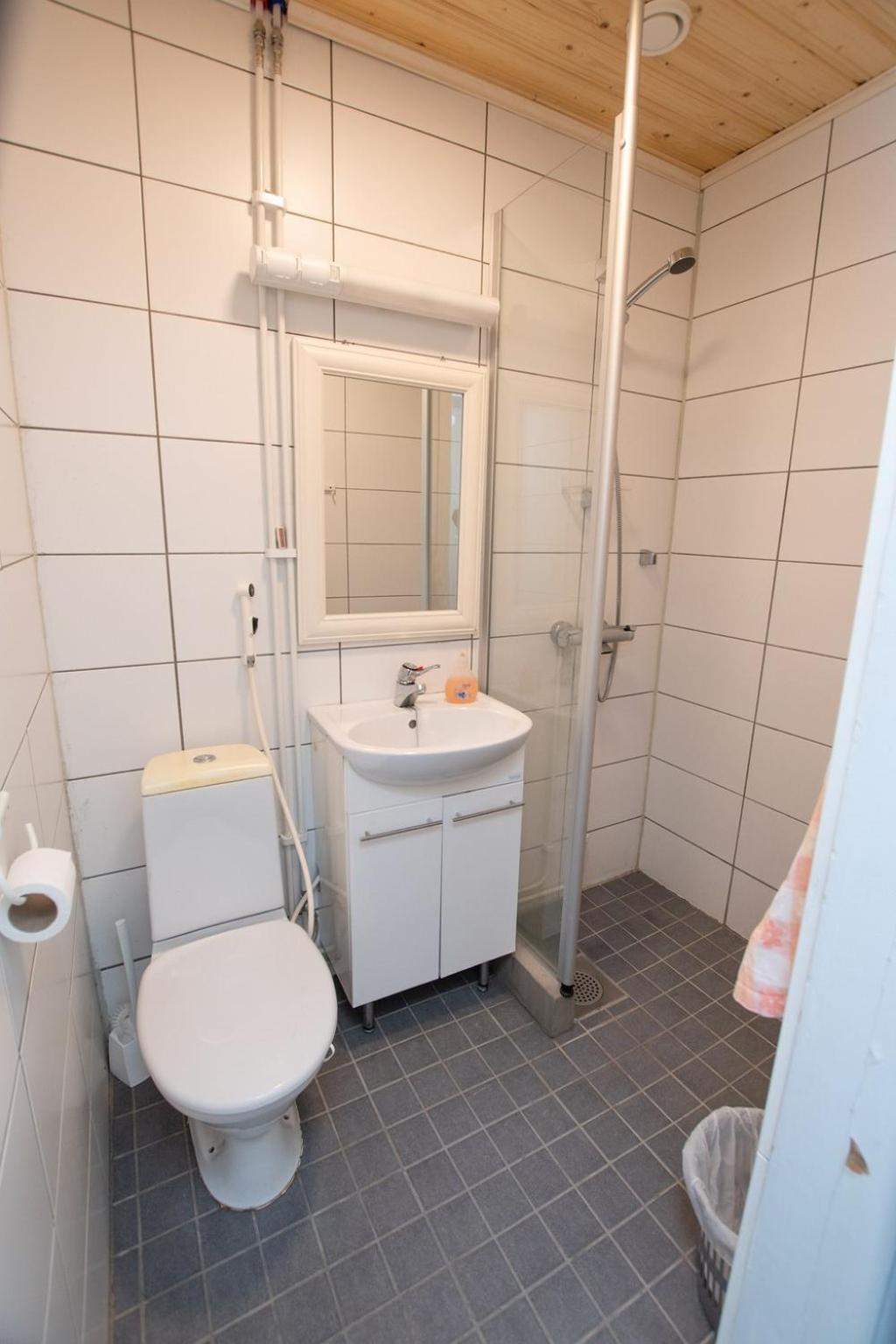 Family Room with Private Bathroom photo 3