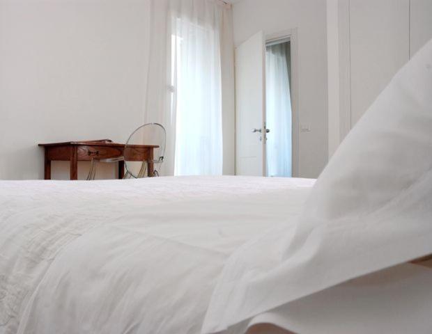 Double Room with Private Bathroom - Photo 6