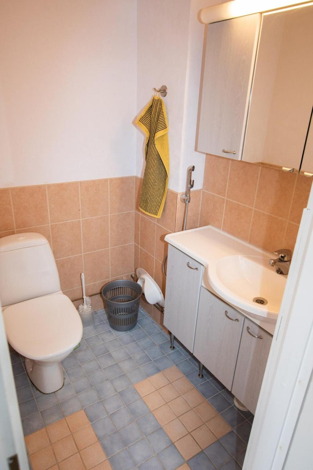 Family Room with Private Bathroom photo 2