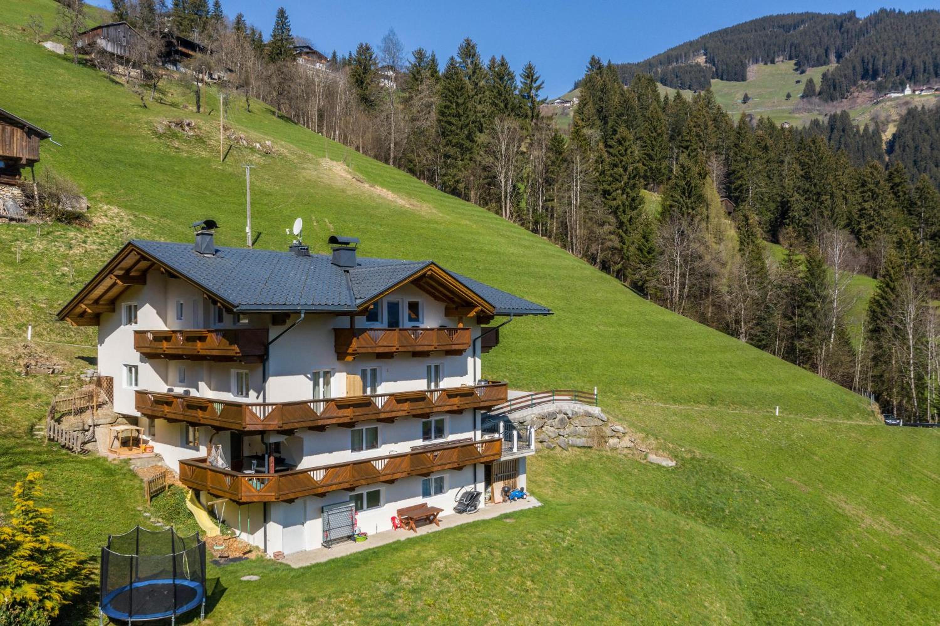 Two-Bedroom Deluxe Apartment with Garden View photo 3