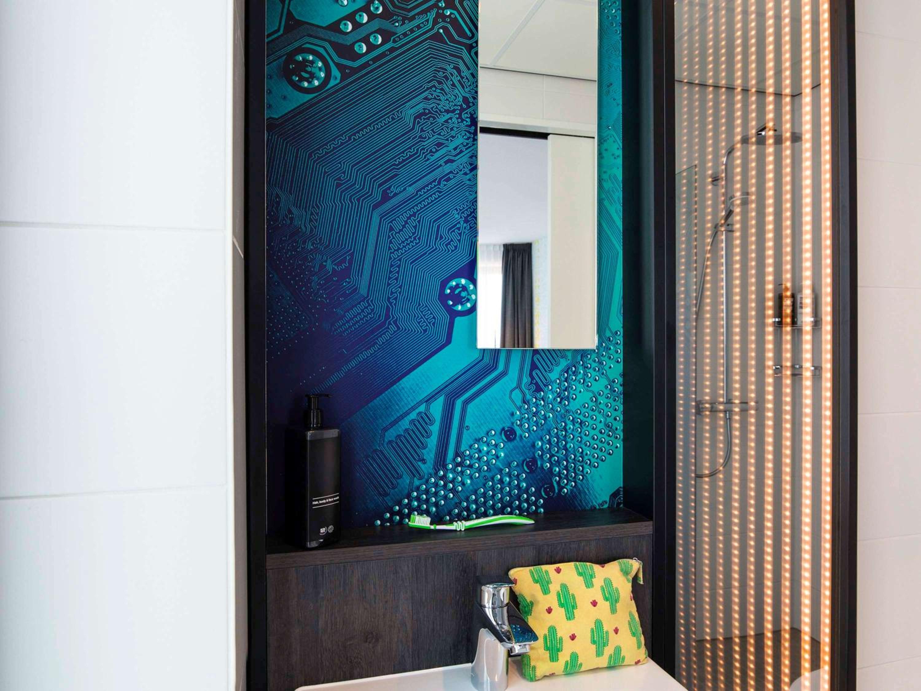 Family Room - Photo 2