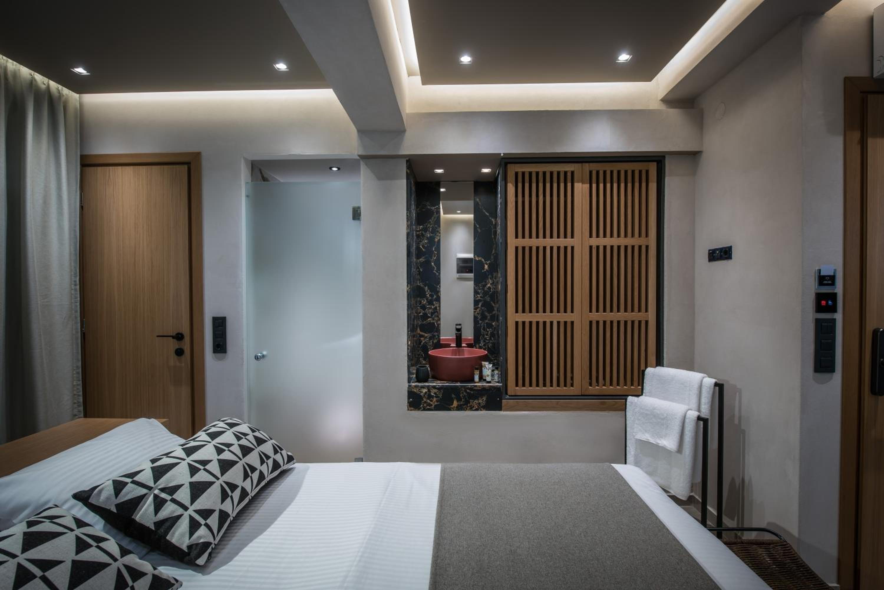 Deluxe Suite with Sea View and Jacuzzi - Photo 7