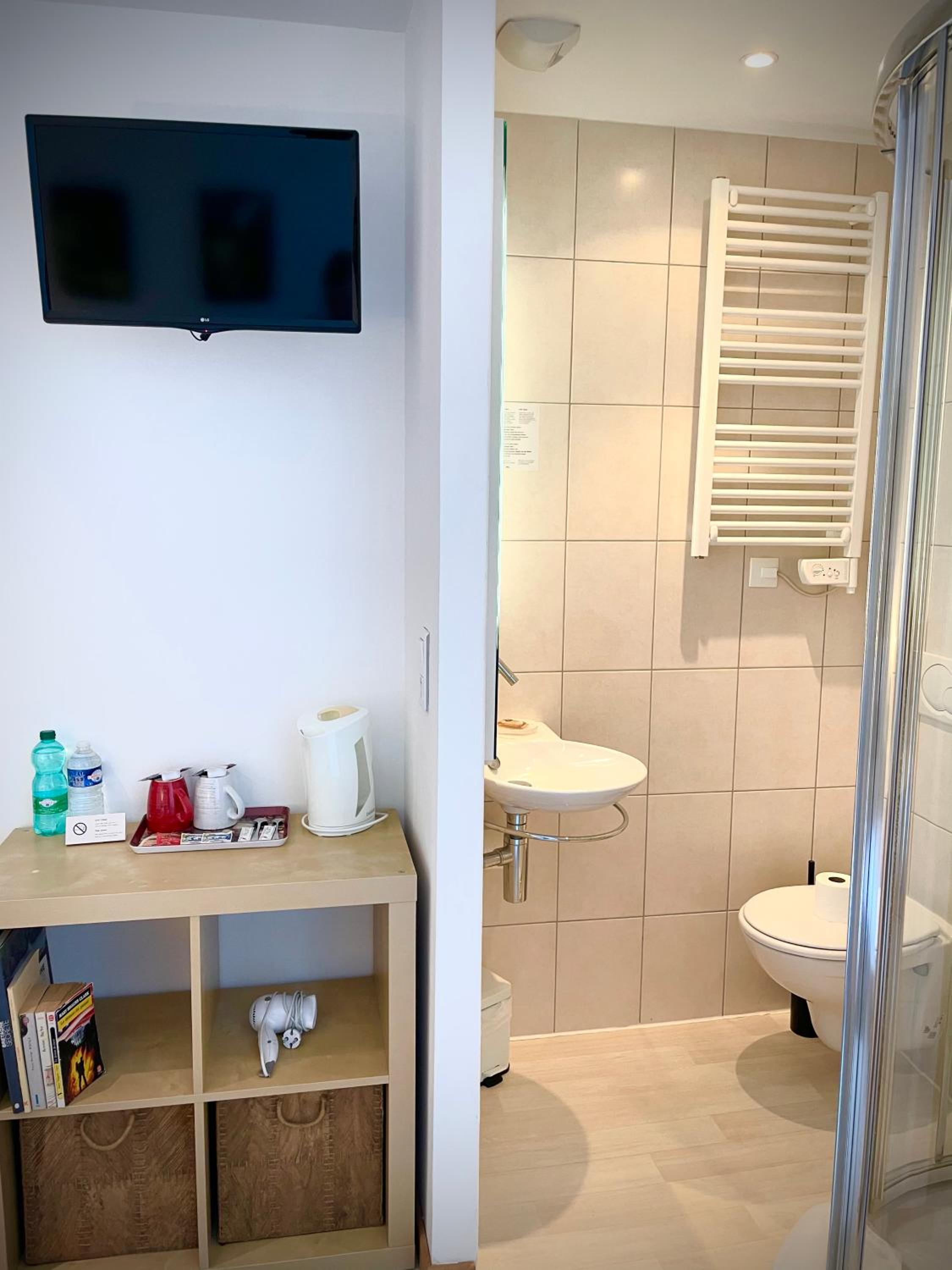 Single Room with Shower photo 3