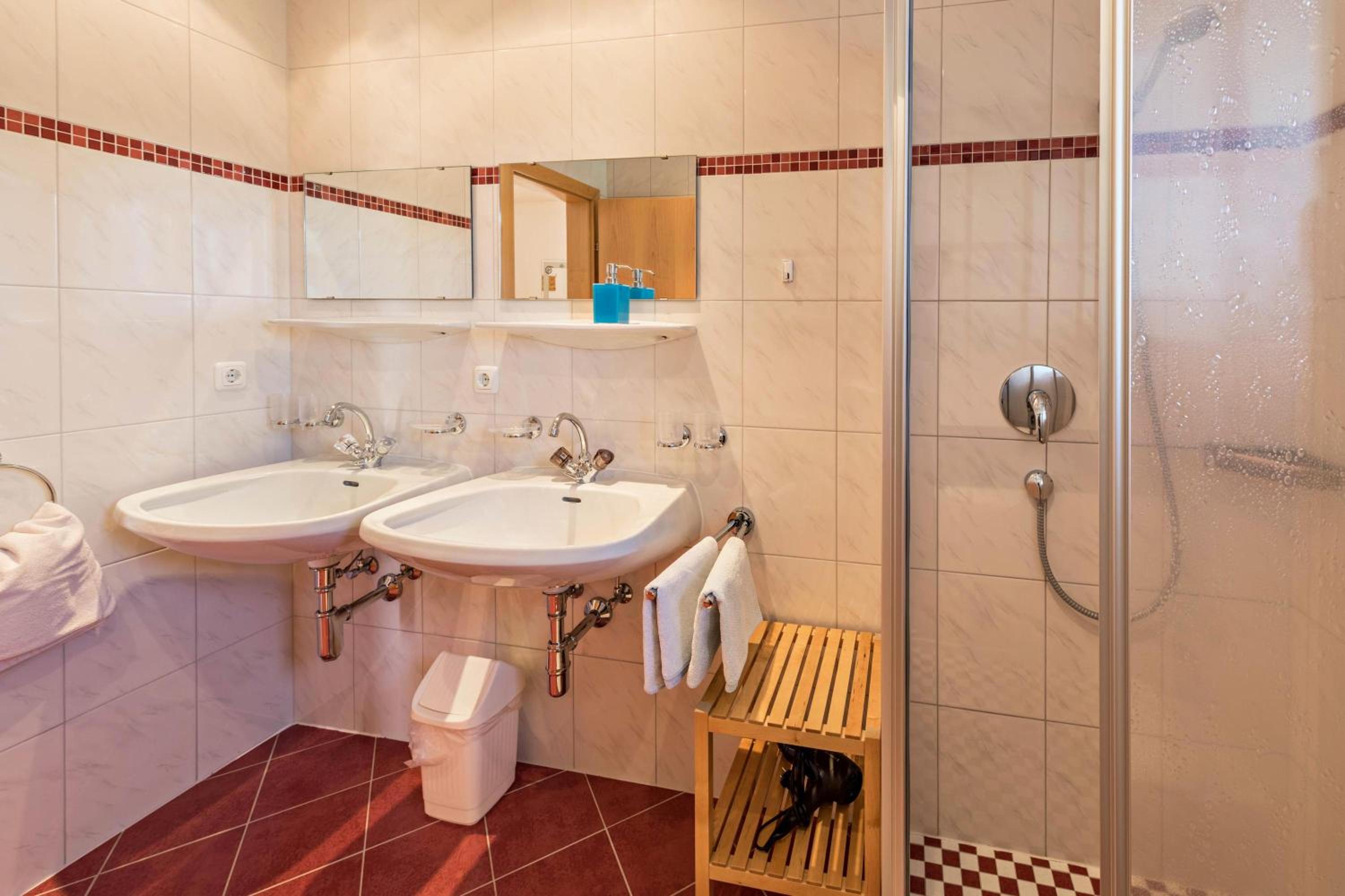 Two-Bedroom Deluxe Apartment with Balcony photo 2
