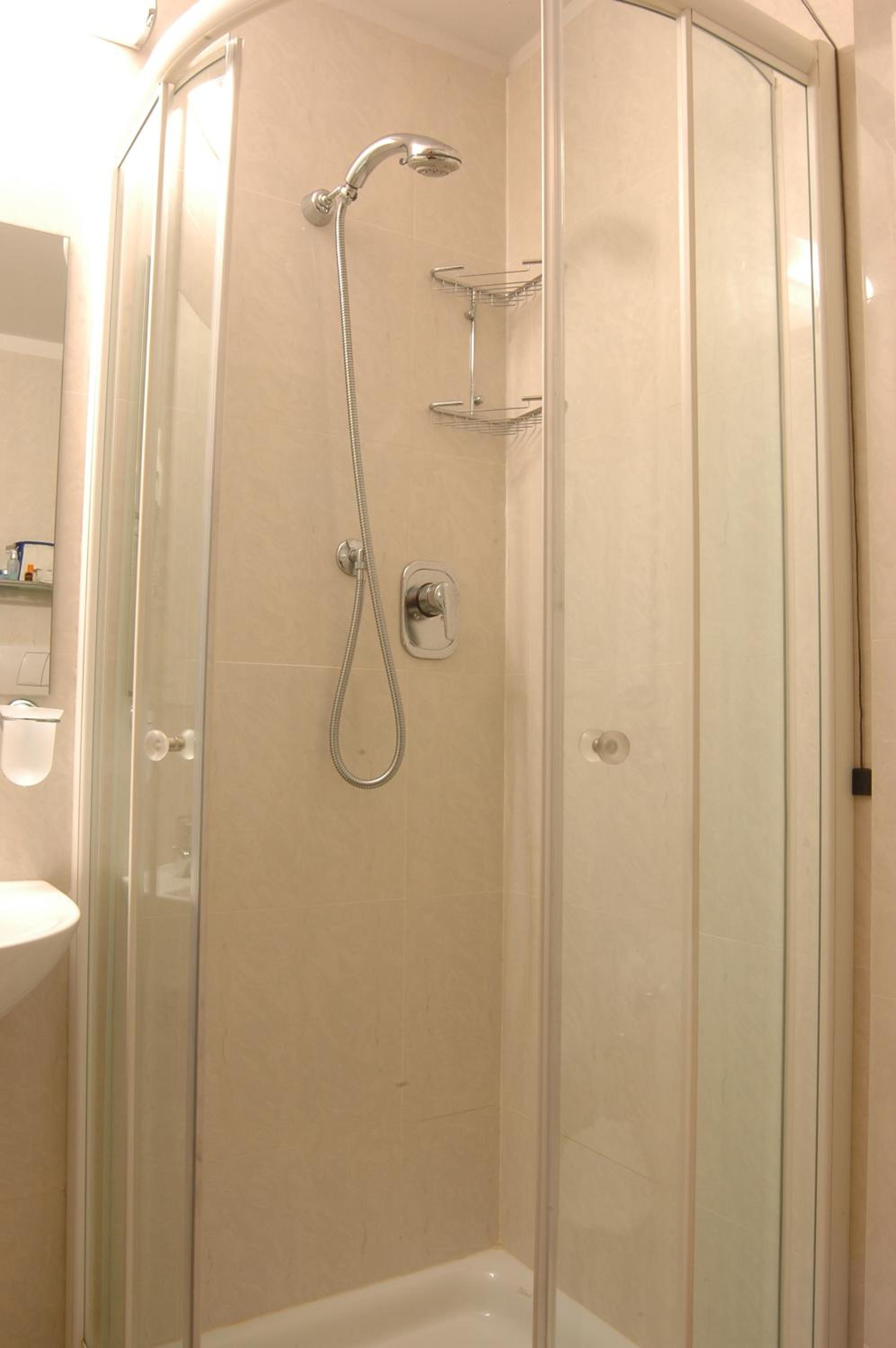 Double Room Single Use - Photo 2