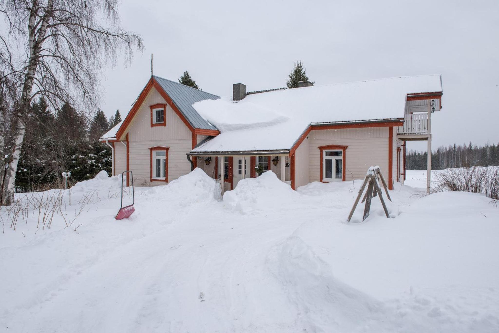 Five-Bedroom Cottage with Sauna photo 3