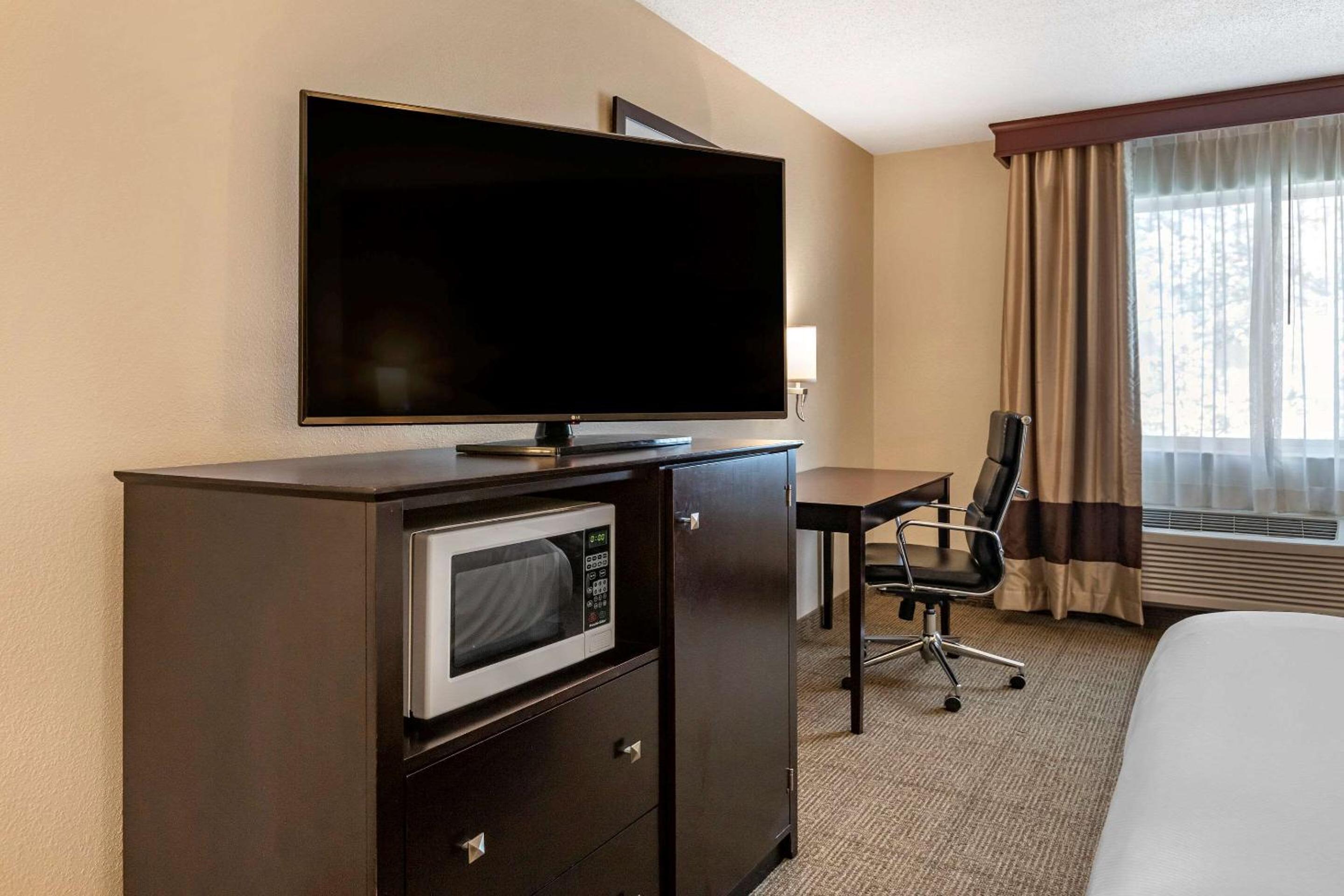 King Room - Non-Smoking - Photo 3