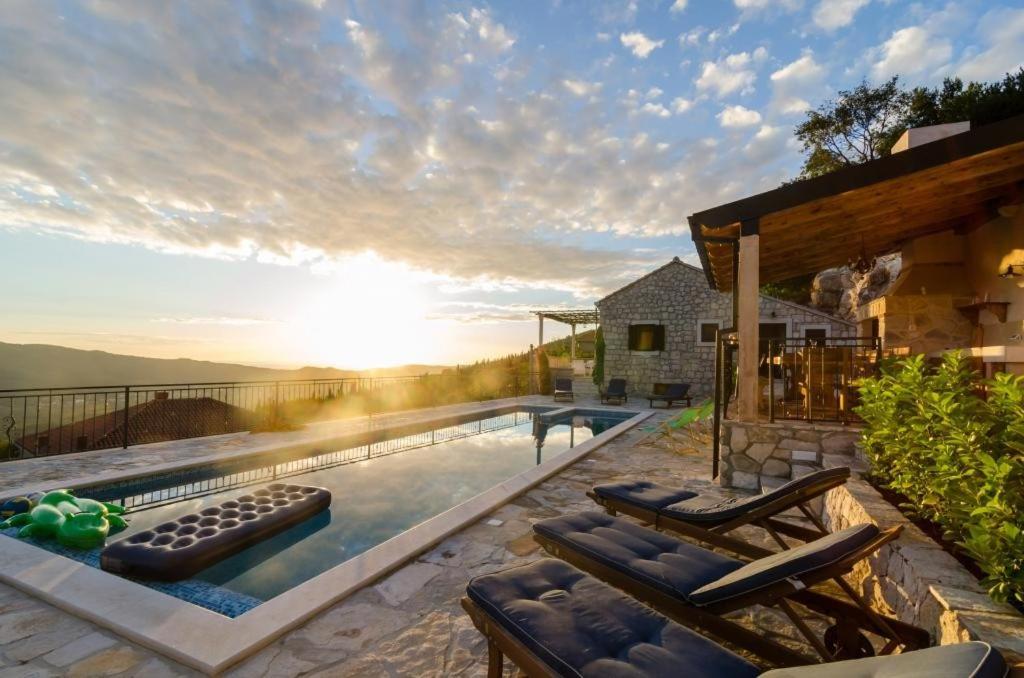 Four-Bedroom Villa with Terrace photo 3