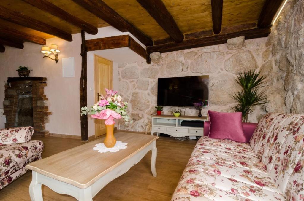 Four-Bedroom Villa with Terrace photo 2
