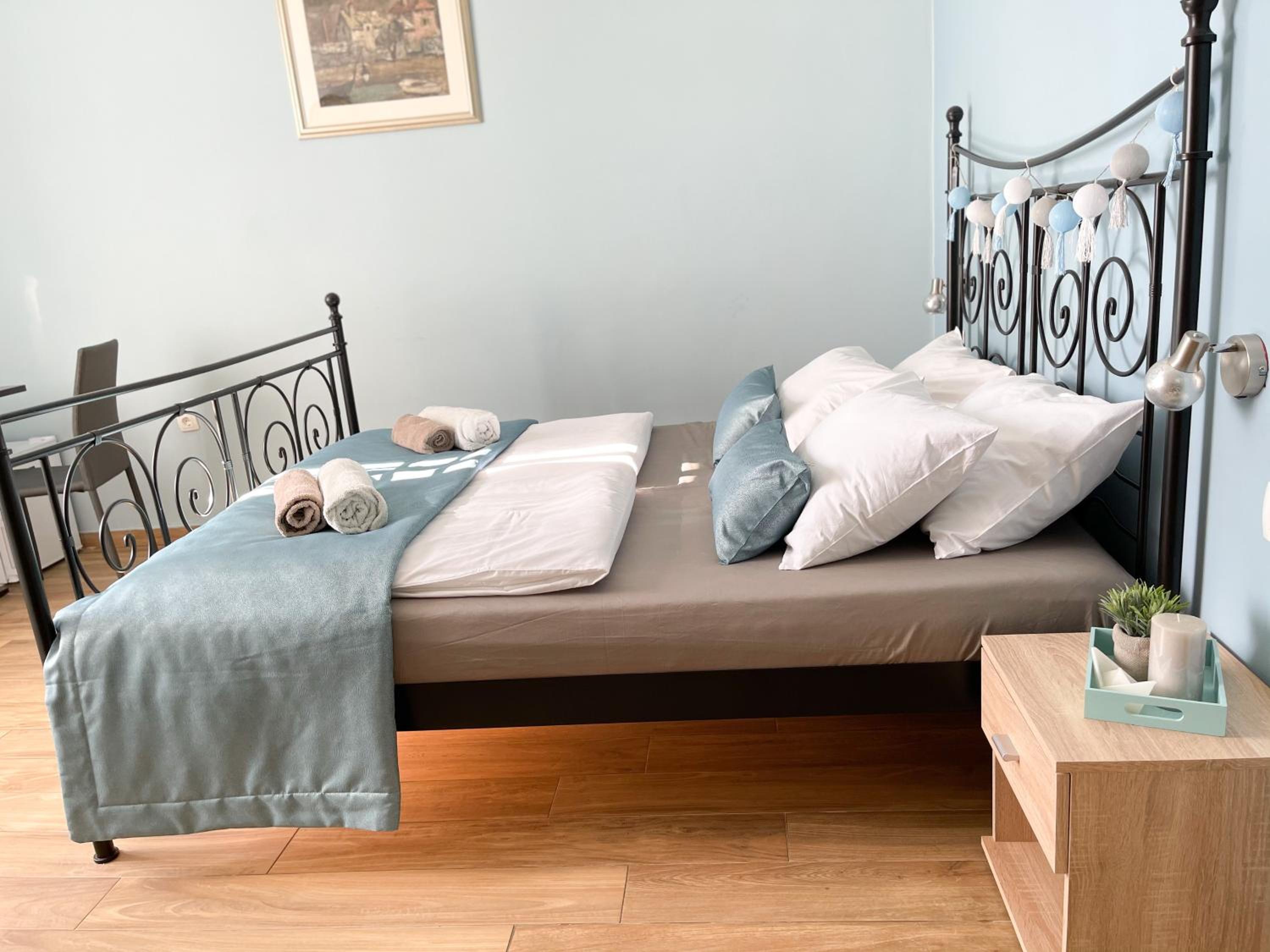 Double Room with Private Bathroom - Photo 15