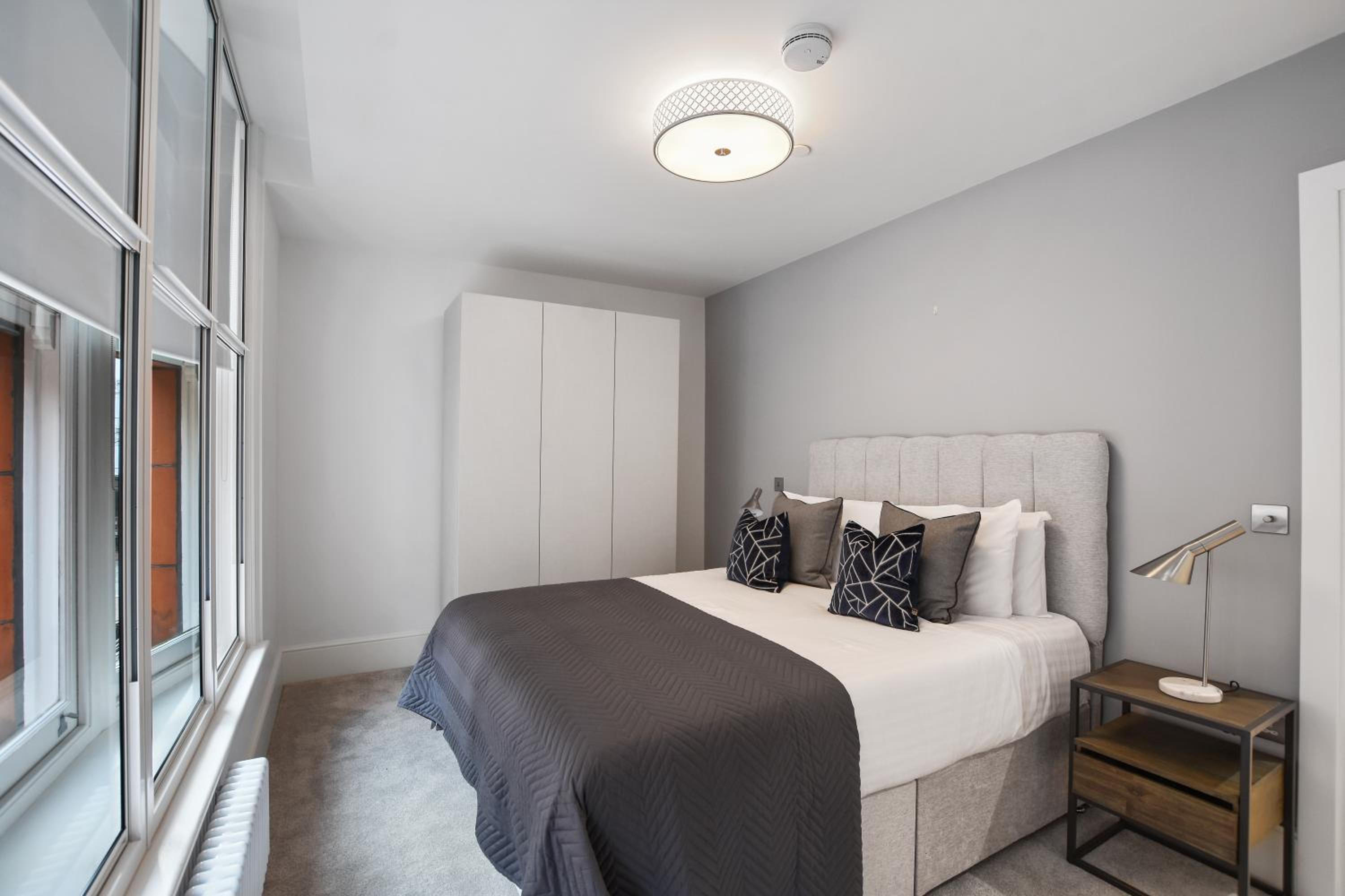 One-Bedroom Apartment - Photo 1