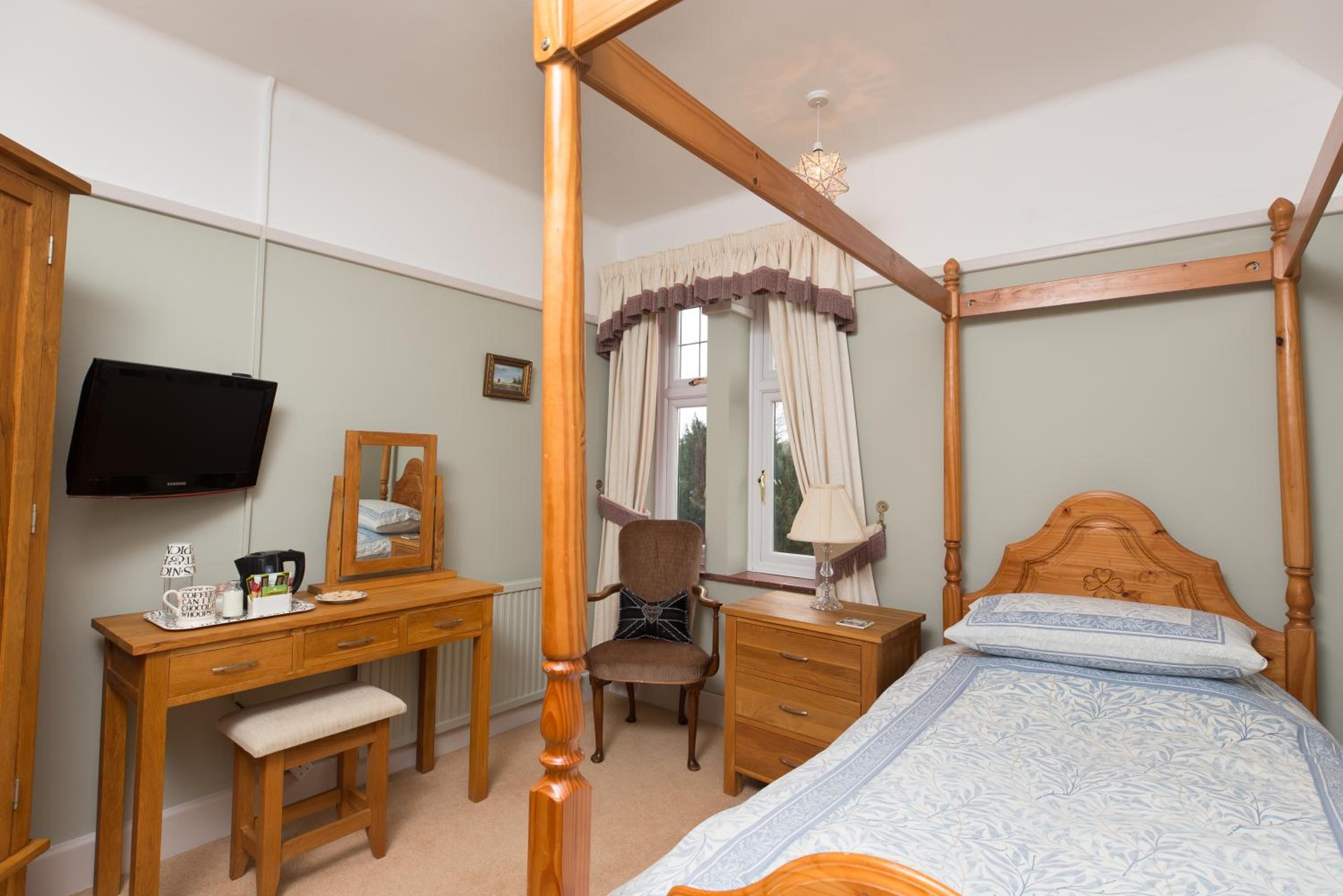Single Room with Private Bathroom photo 1