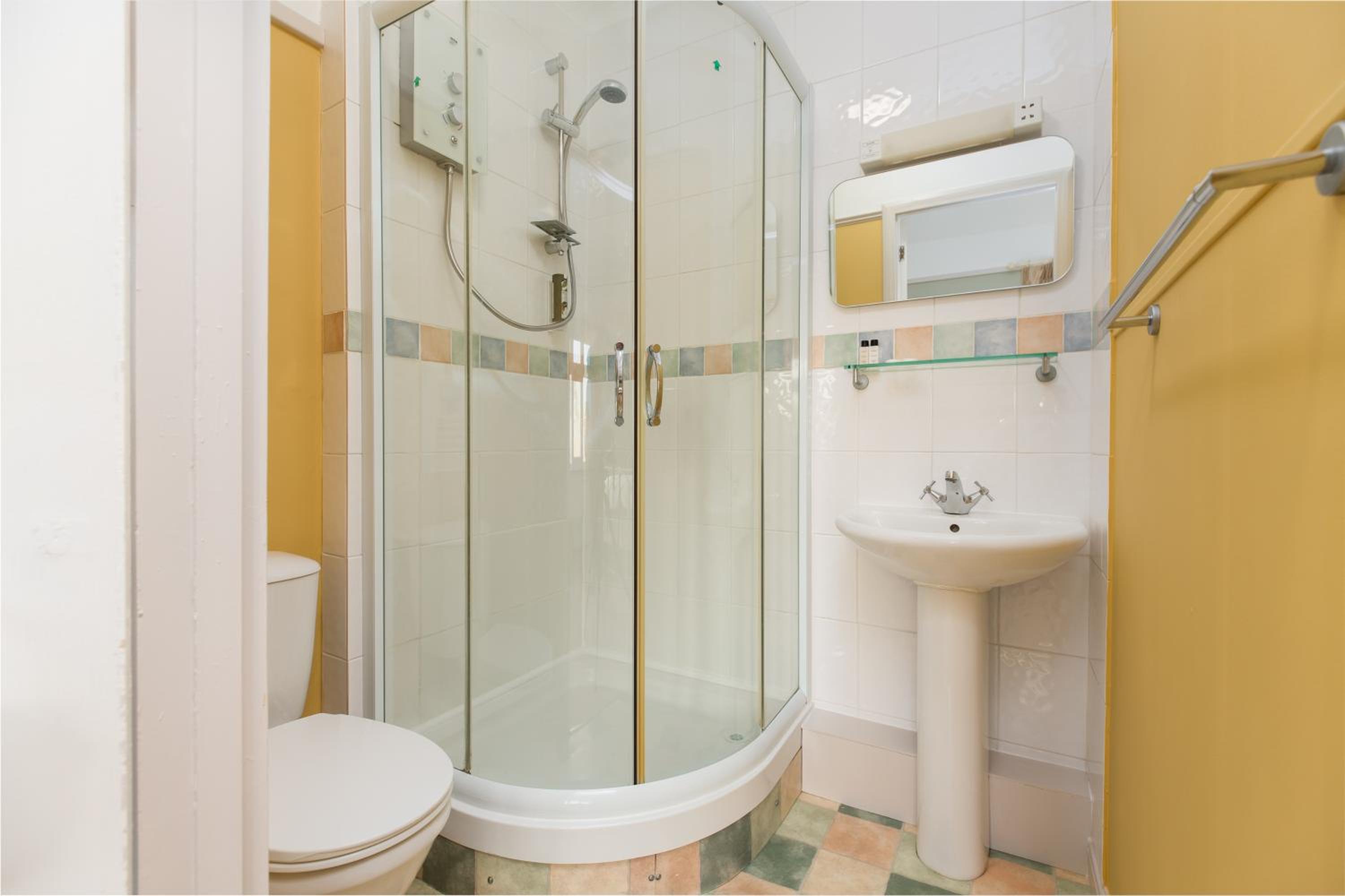 Deluxe Double Room with Shower photo 2