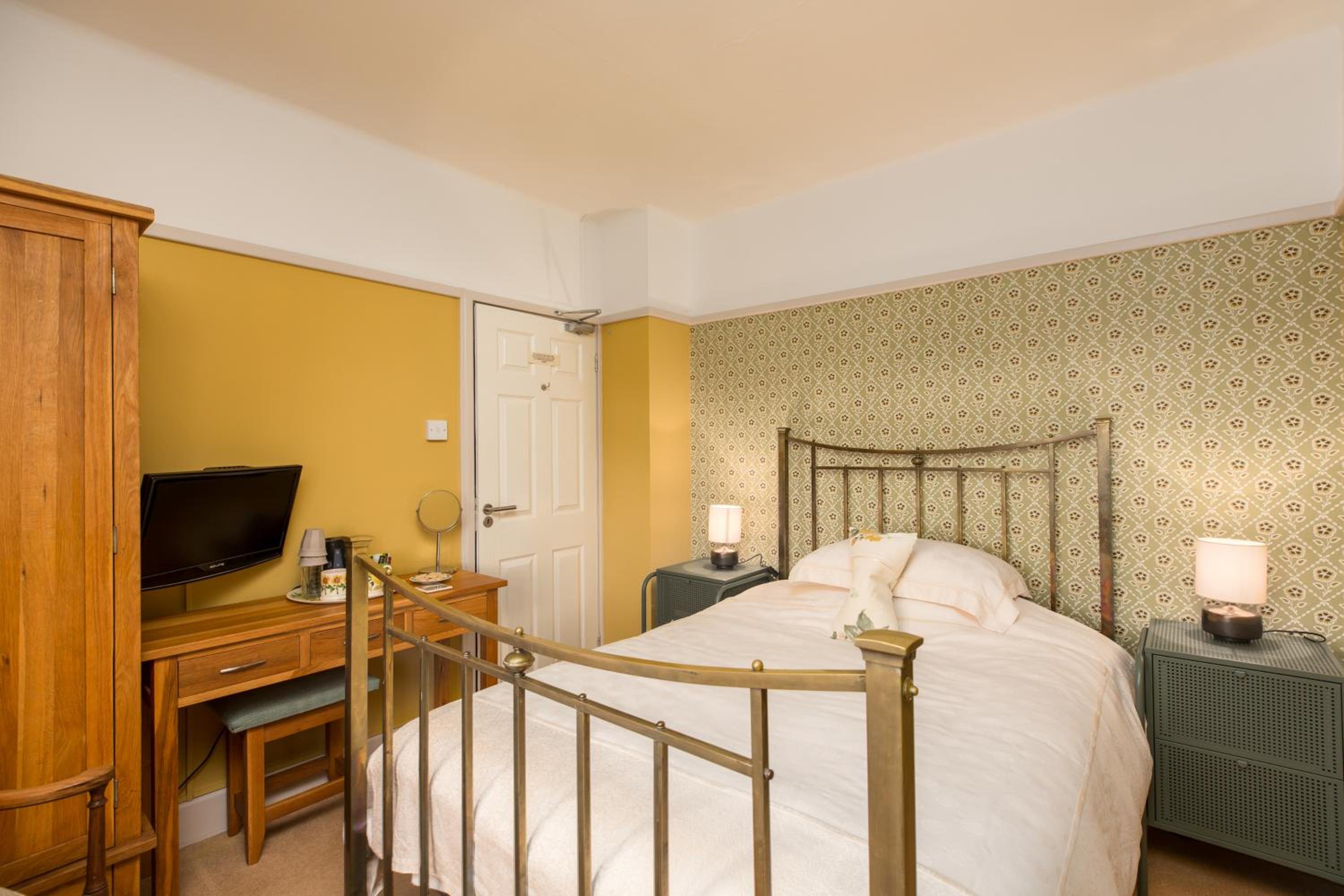 Double Room with Private External Bathroom - Photo 2