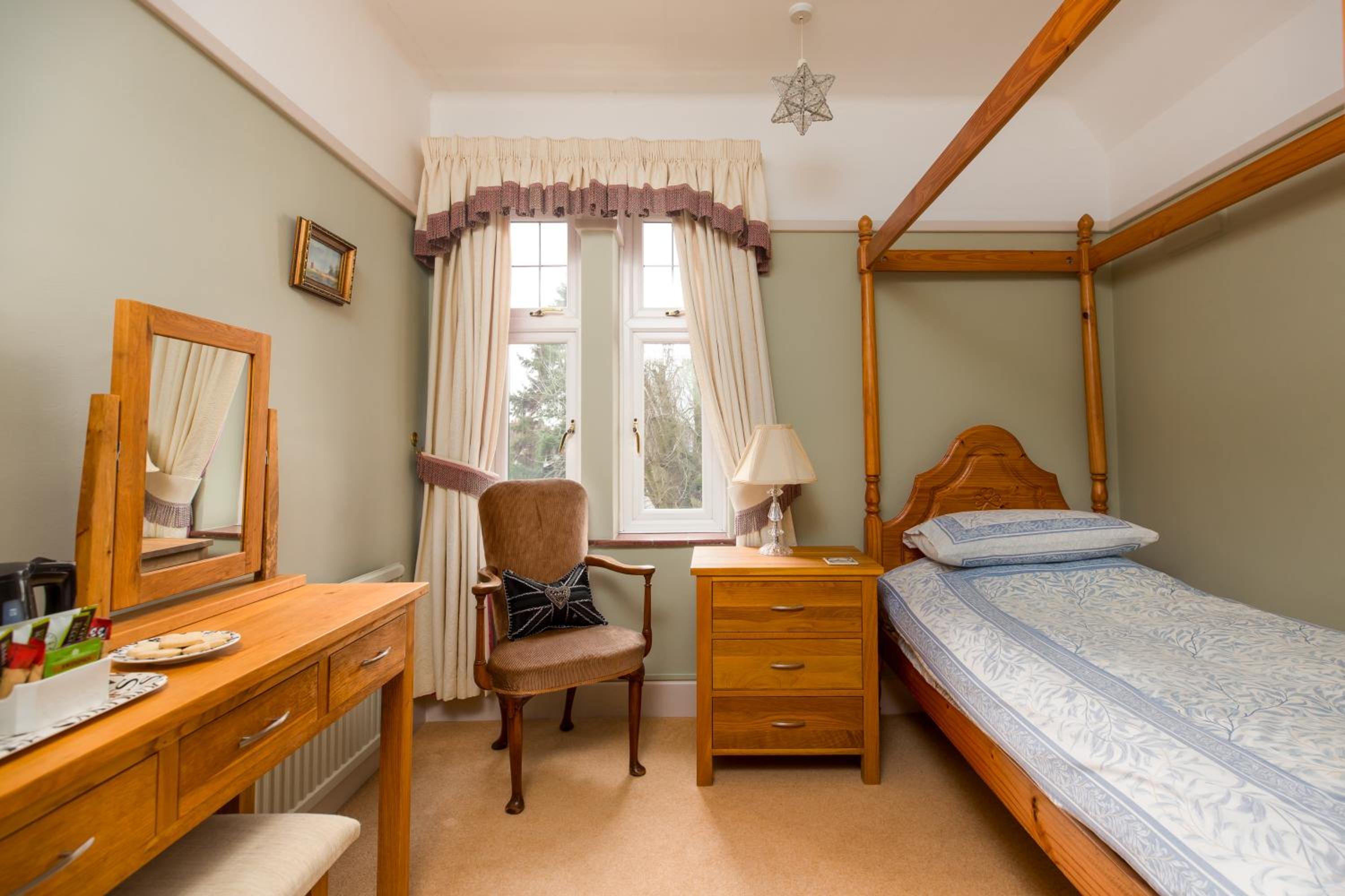 Single Room with Private Bathroom photo 2
