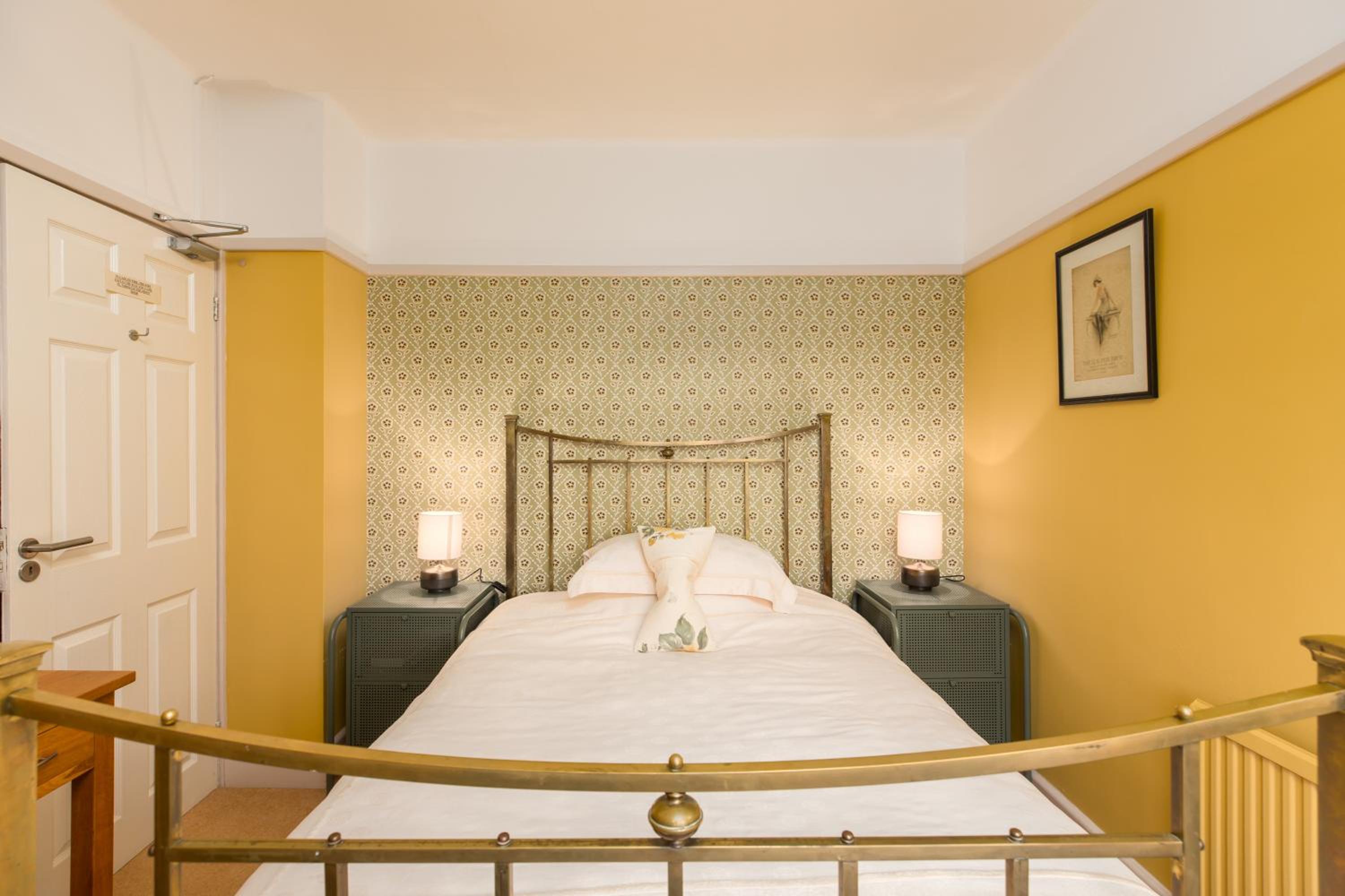 Double Room with Private External Bathroom - Photo 1