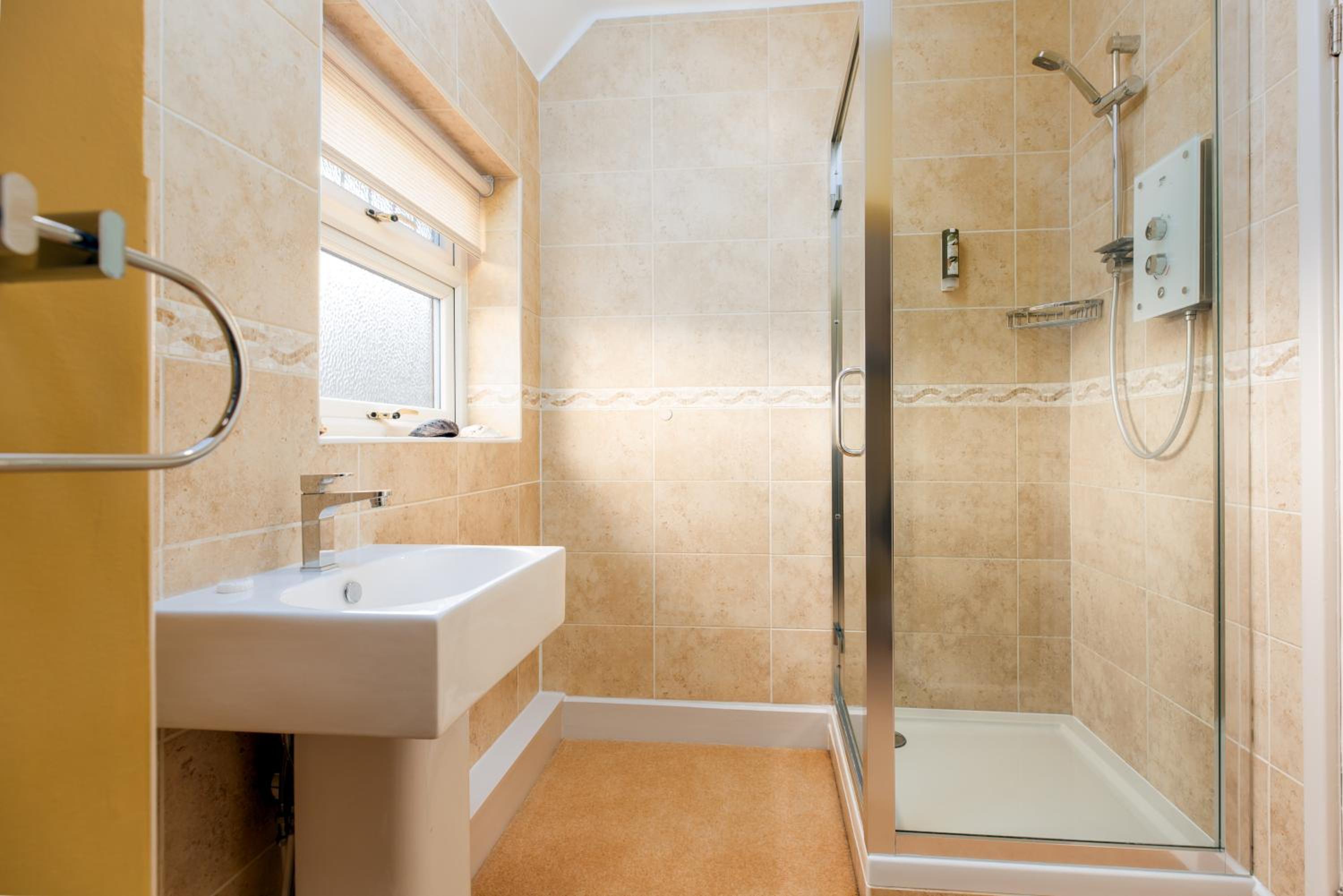 Double Room with Private External Bathroom - Photo 4