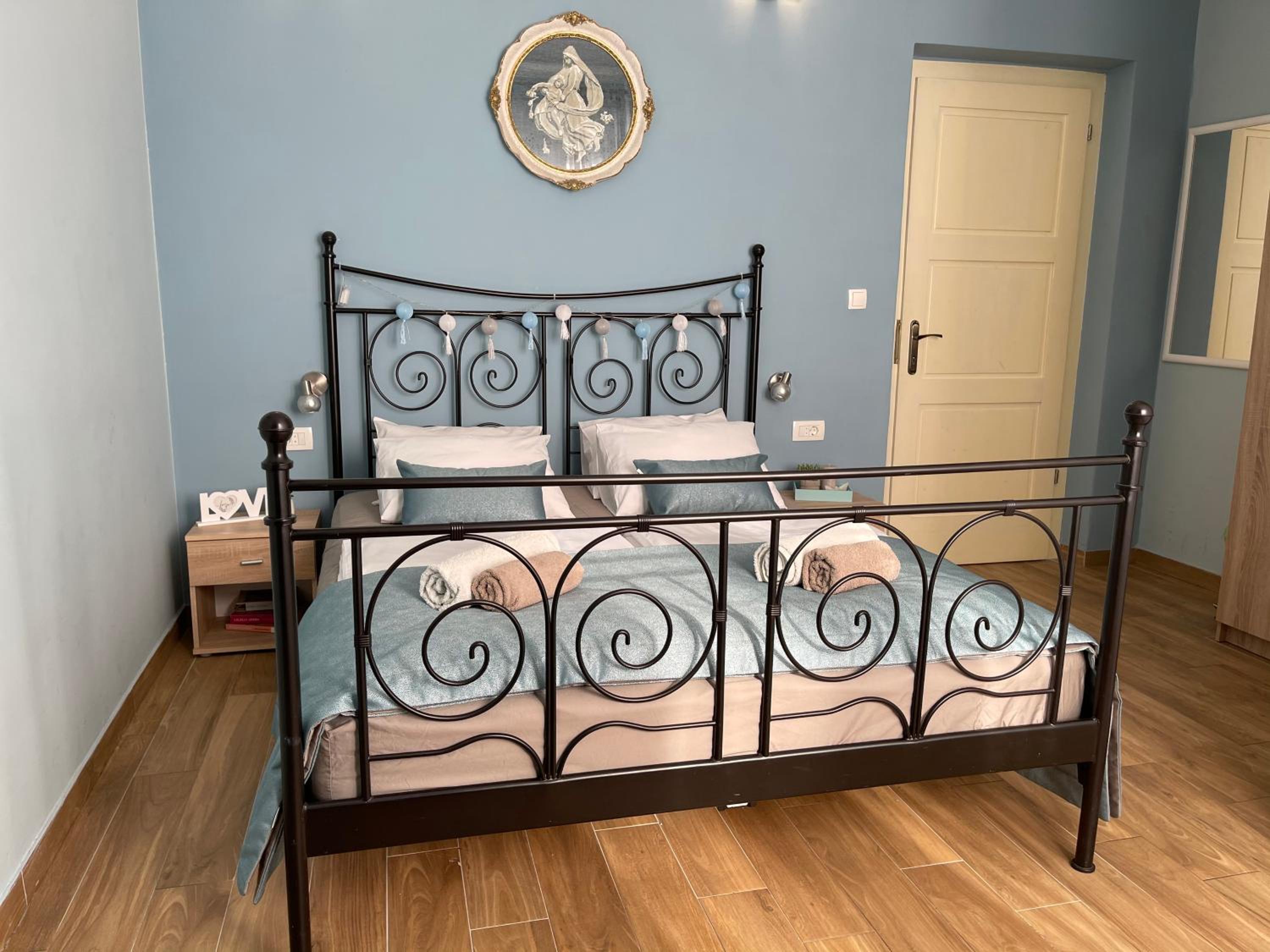 Double Room with Private Bathroom - Photo 16