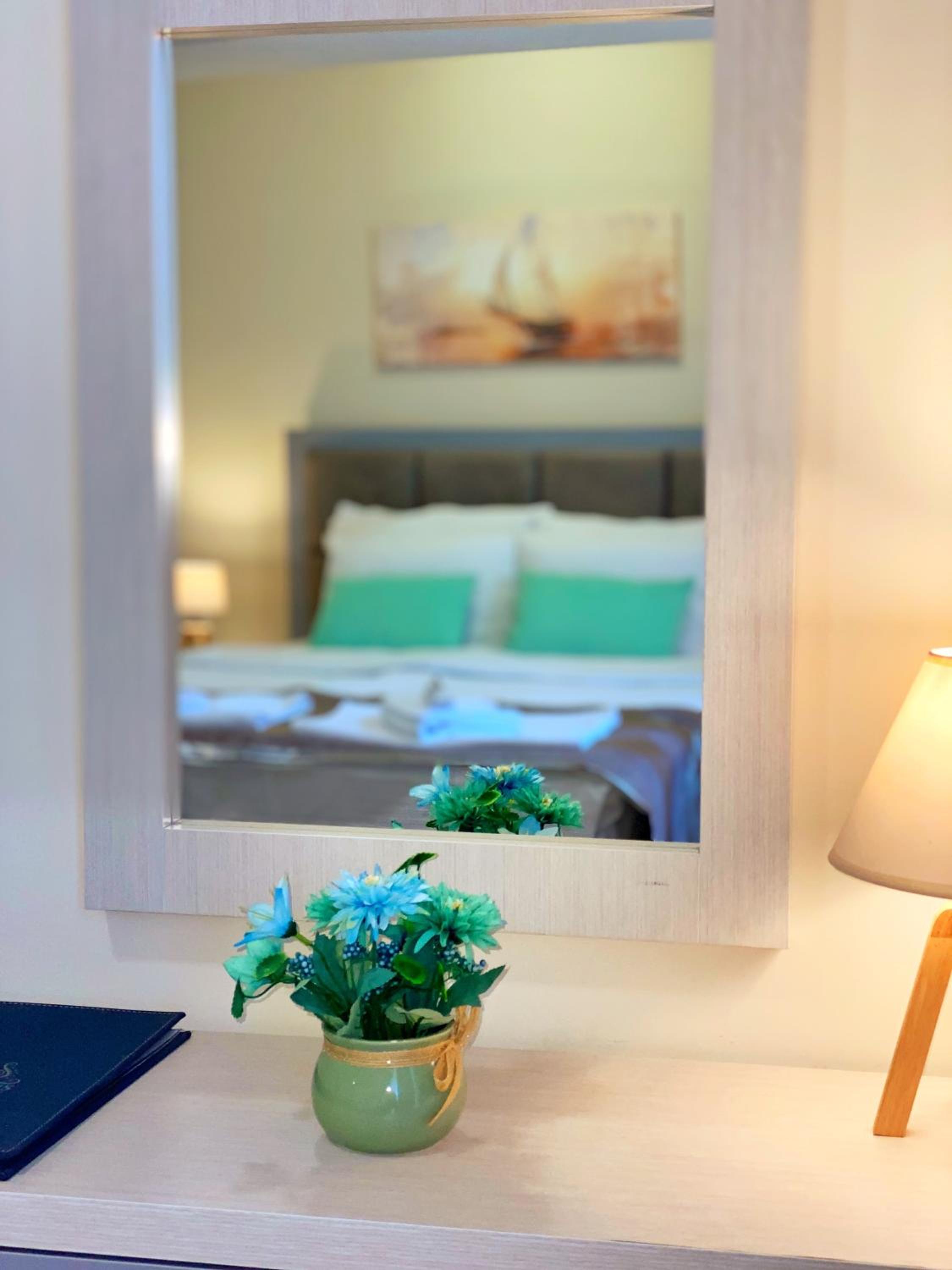 Deluxe Triple Room with Sea View - Photo 9