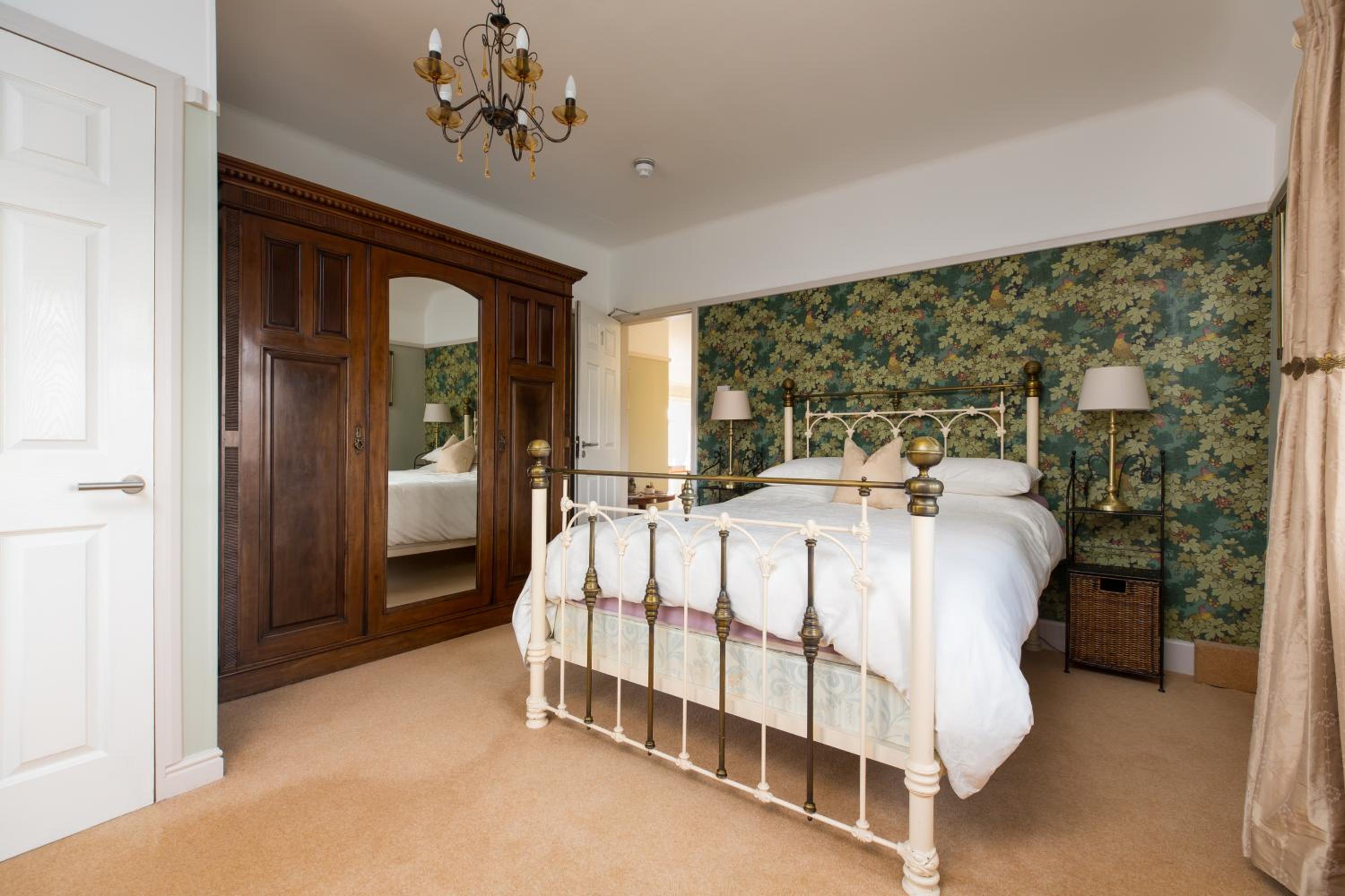 Deluxe Double Room with Shower photo 3