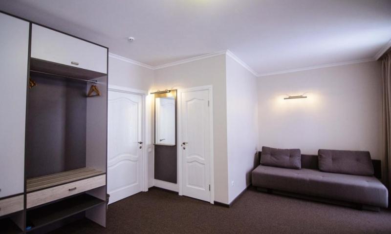 Family Room with Shower photo 3
