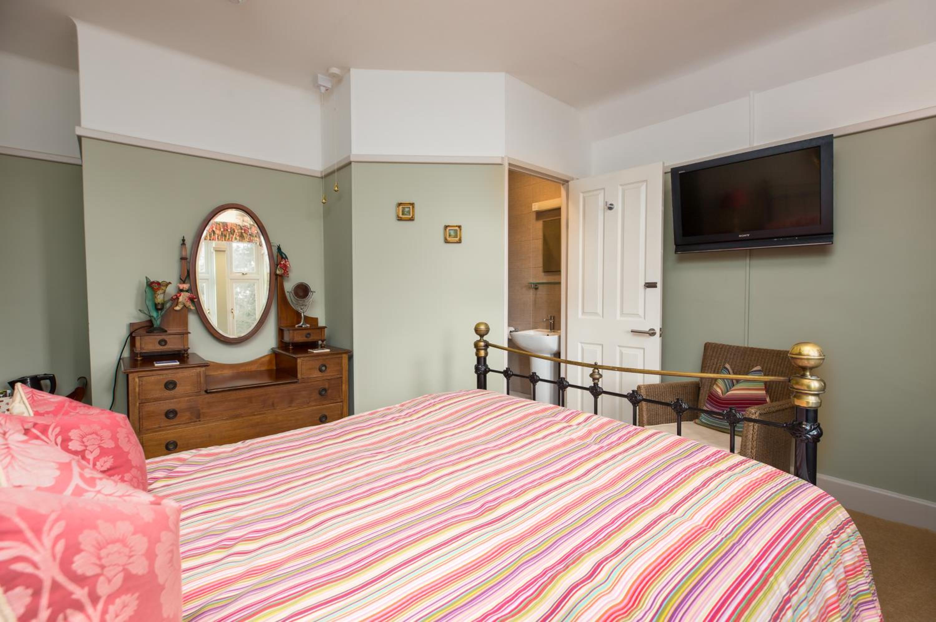 Deluxe Double Room with Shower photo 3