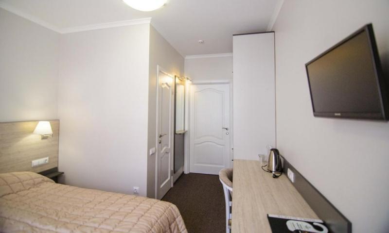Standard King Room photo 2
