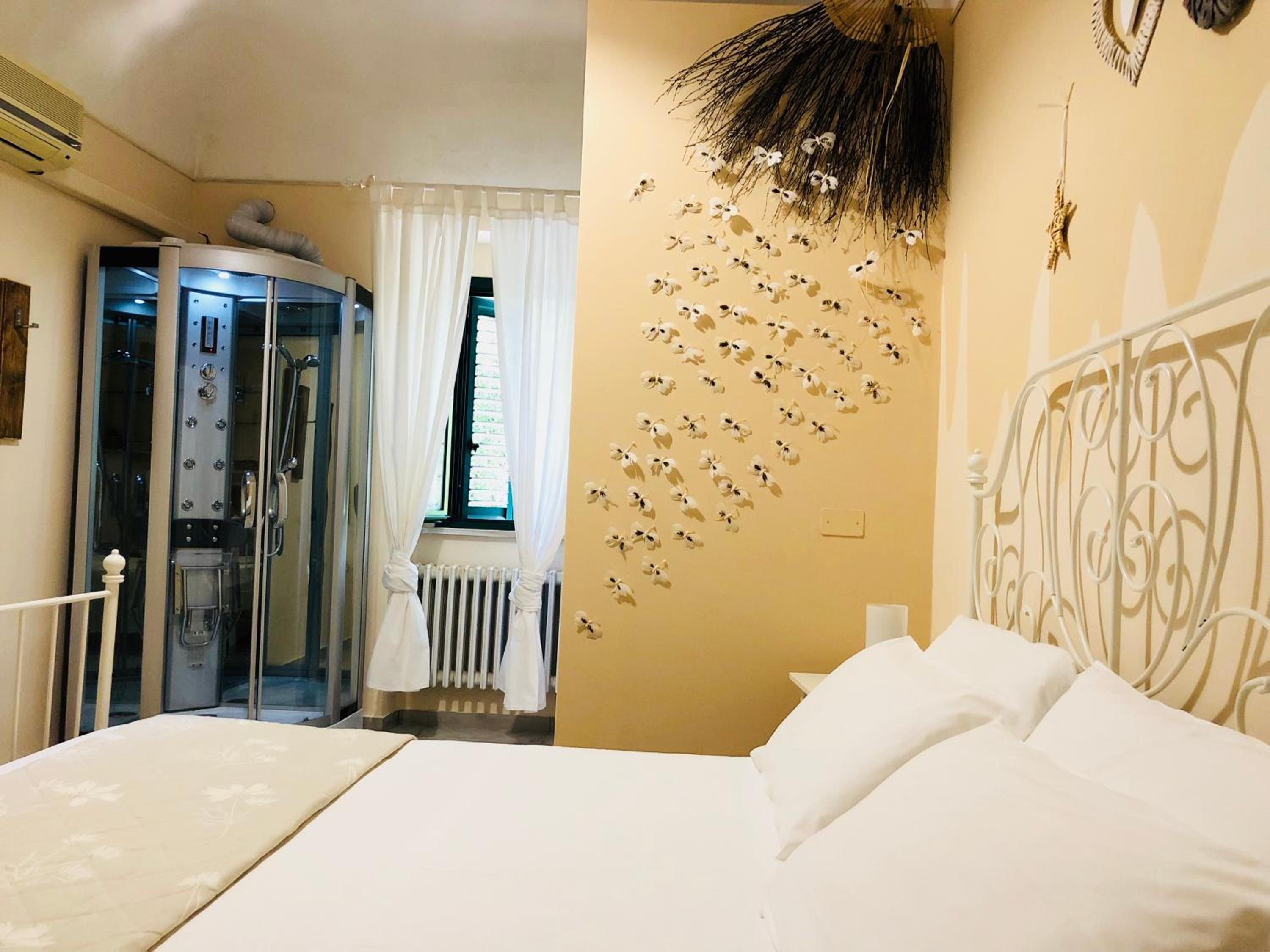 Standard King Room photo 1