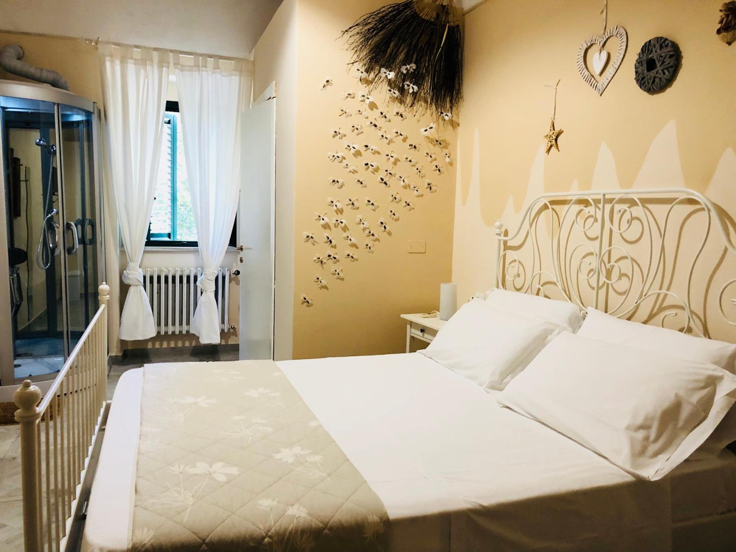 Standard King Room photo 3