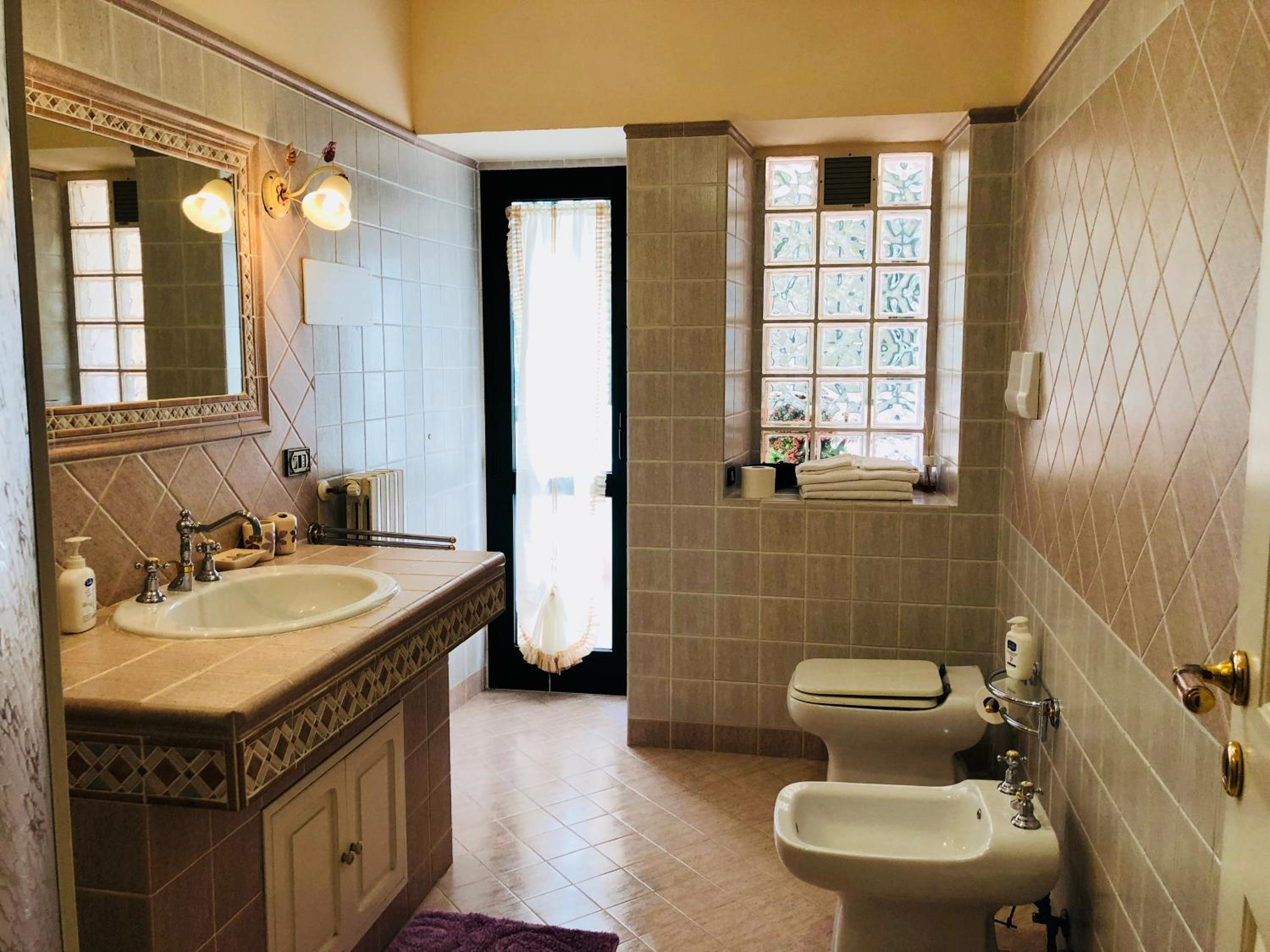Double Room with Private External Bathroom photo 2