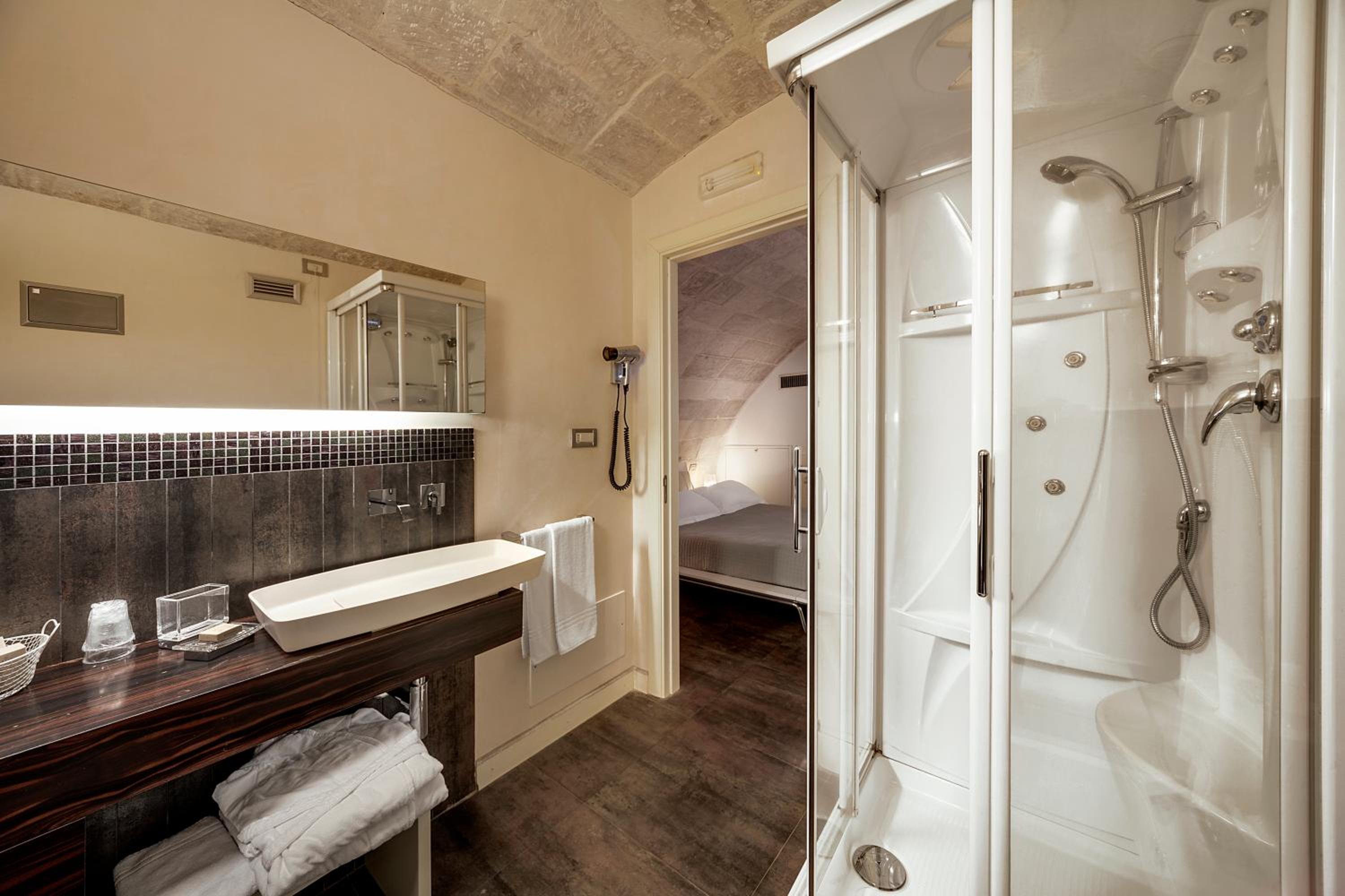 Classic Double Room - Photo 8