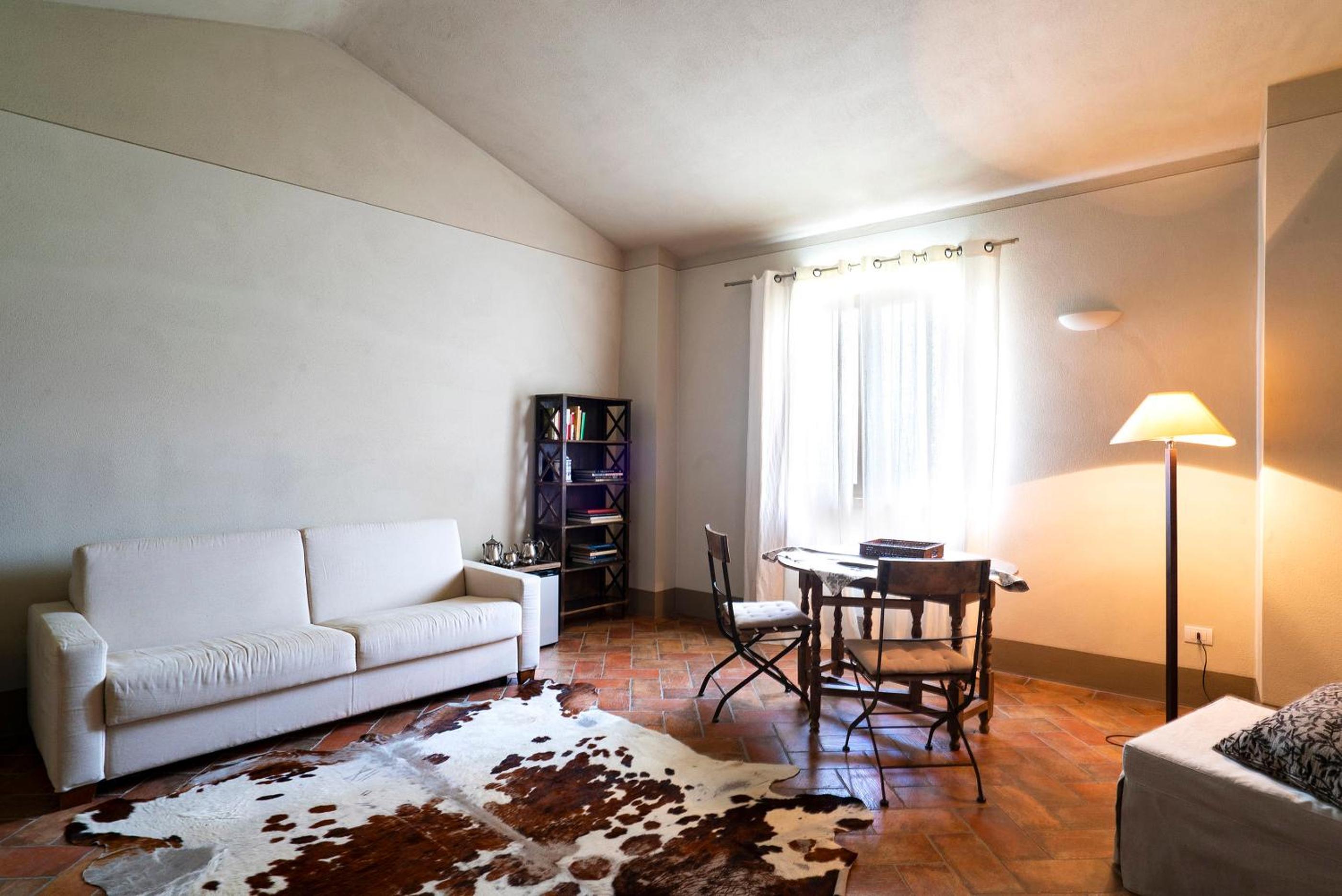 Suite with Balcony - Photo 6