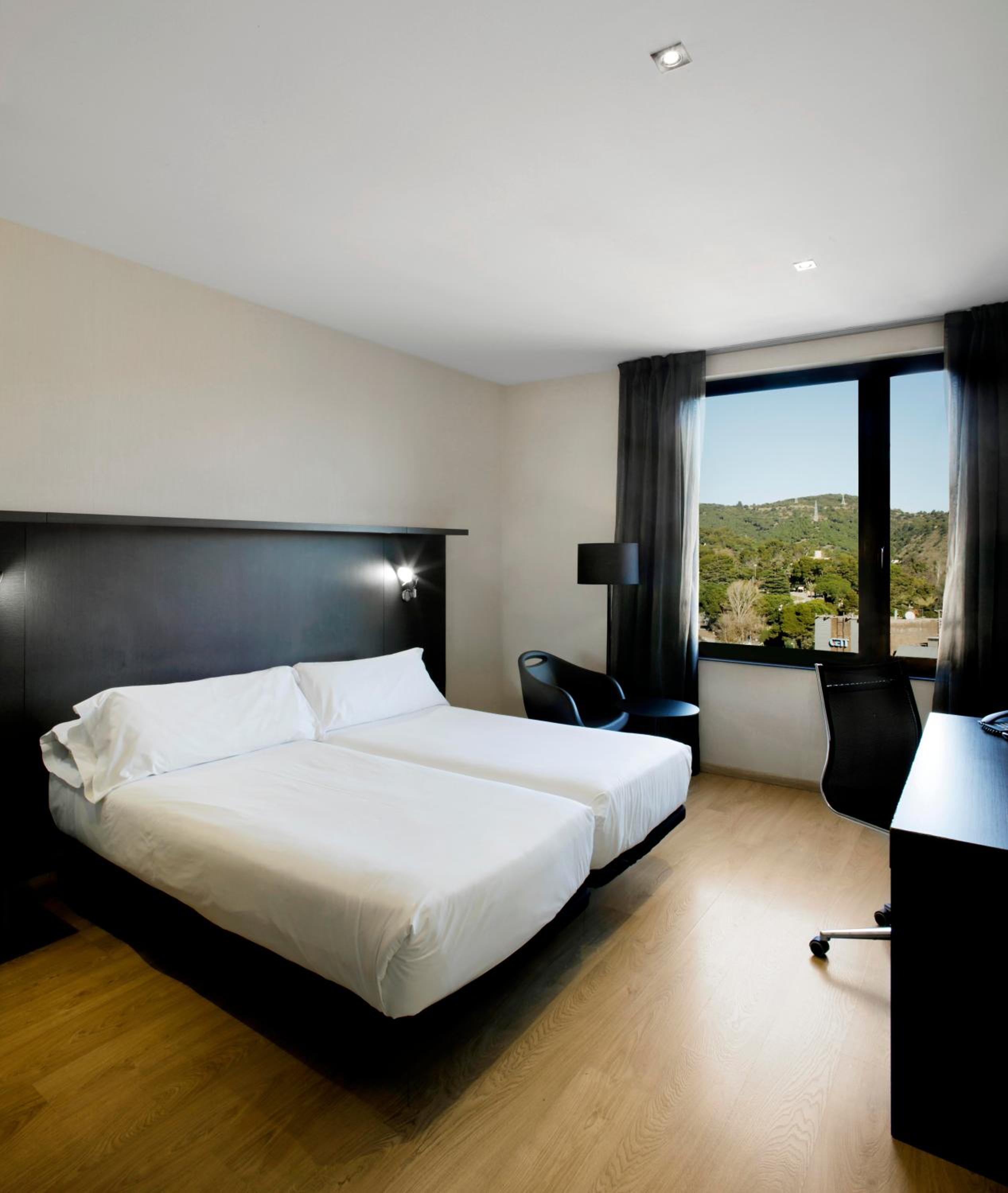 Superior Twin Room with Extra Bed (2 adults + 1 child) photo 2