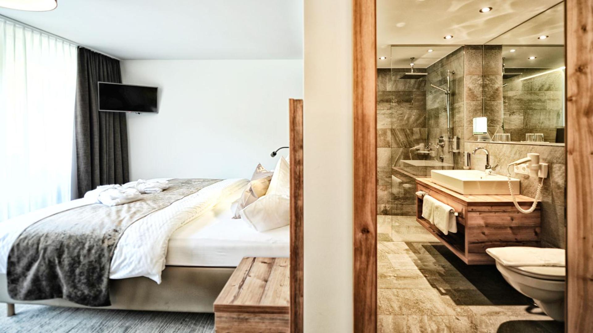 Comfort Double Room with Balcony - Photo 1