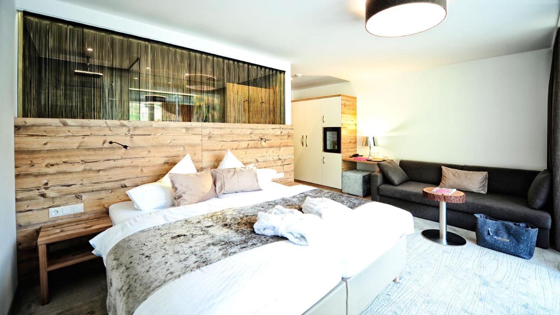Comfort Double Room with Balcony - Photo 2