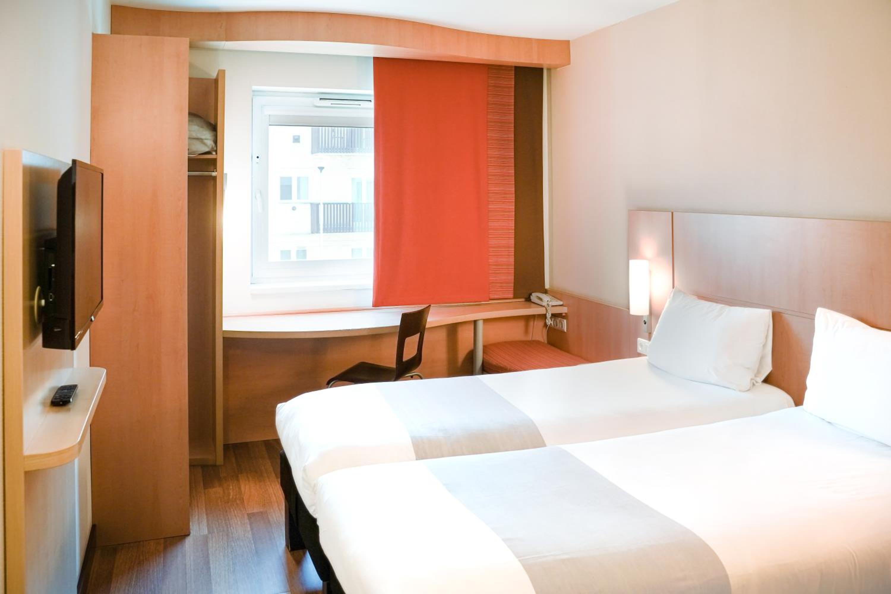 Room with 2 Single Beds photo 3