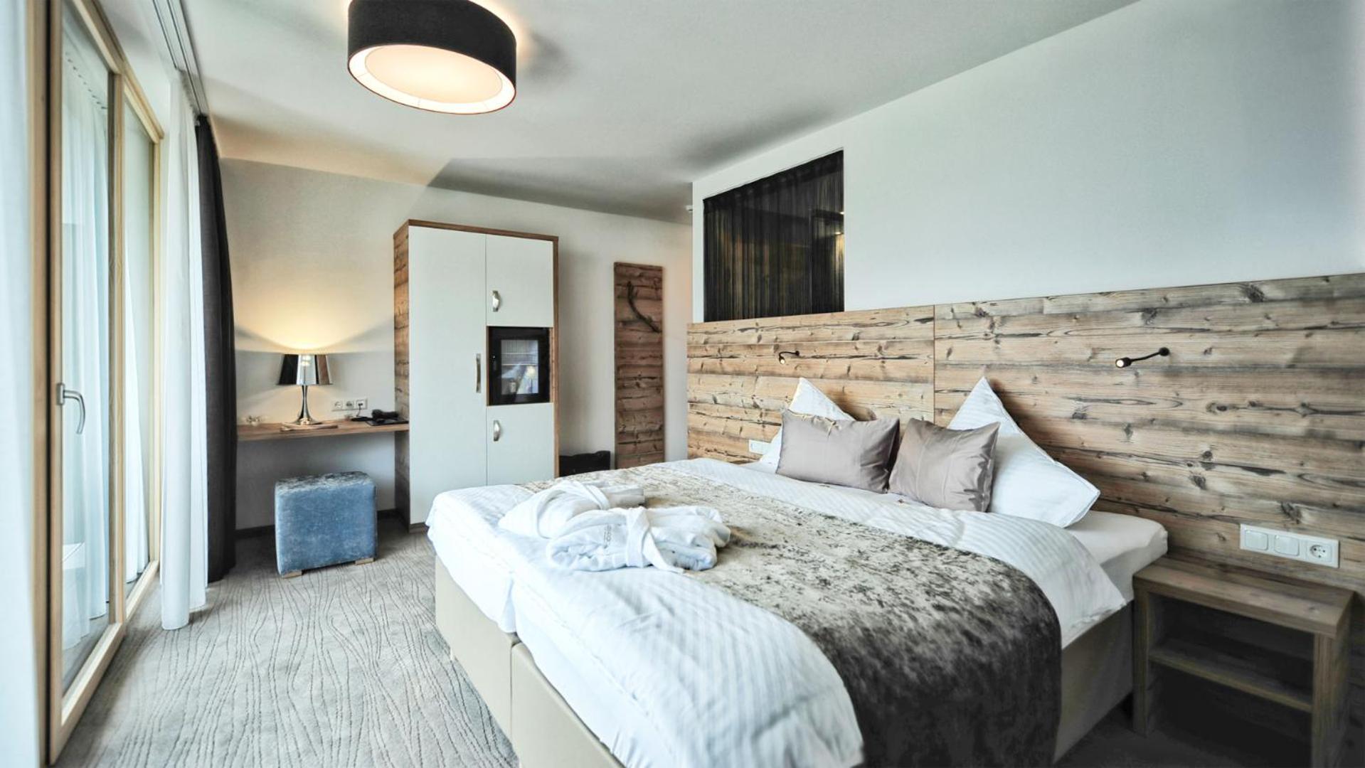 Standard Double Room with Balcony - Photo 6